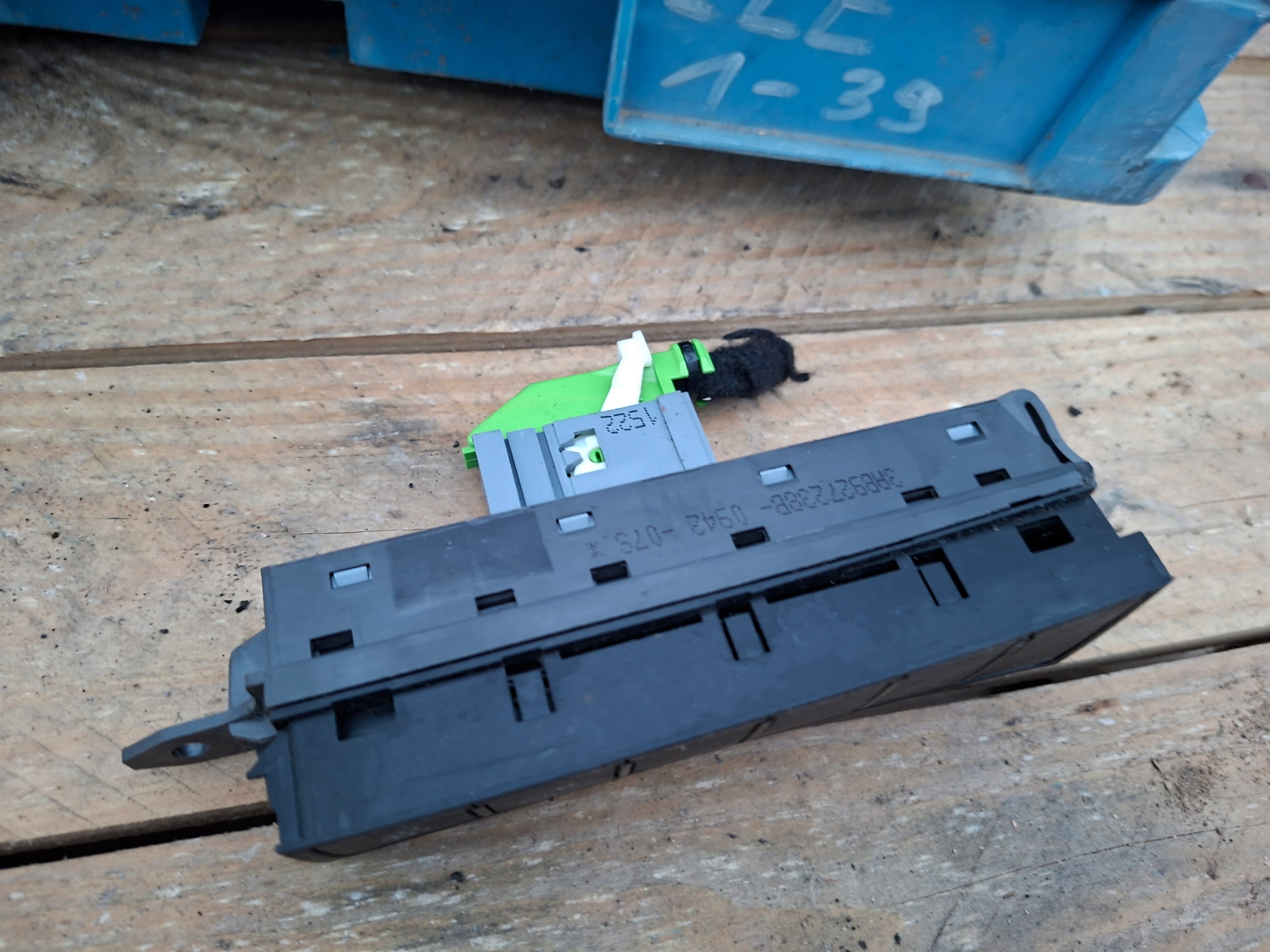 Panel controls VOLKSWAGEN Passat B7 3AB927238B