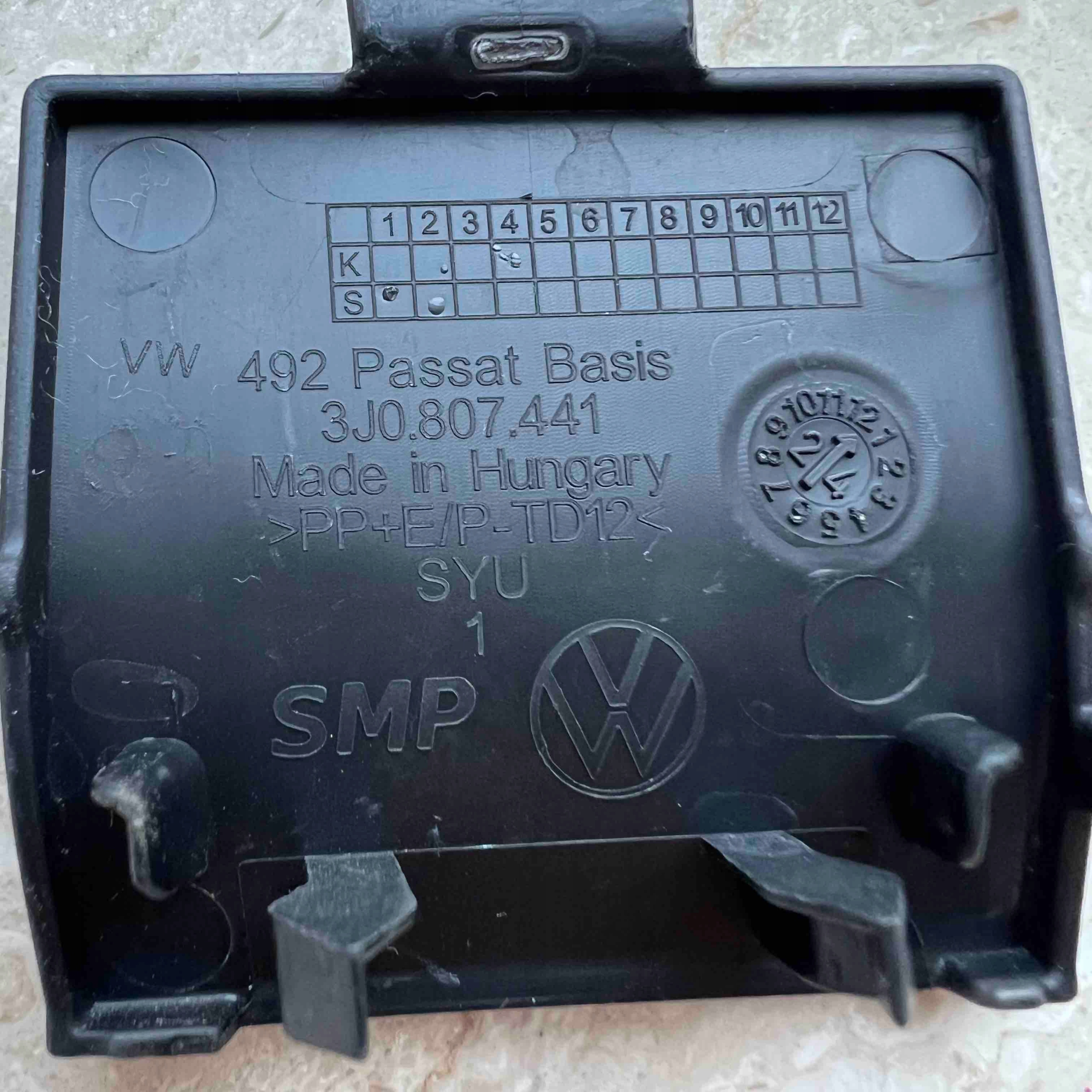 VW PASSAT B9 2024-> Abschleppöse Stoßstange heck 3J0807441