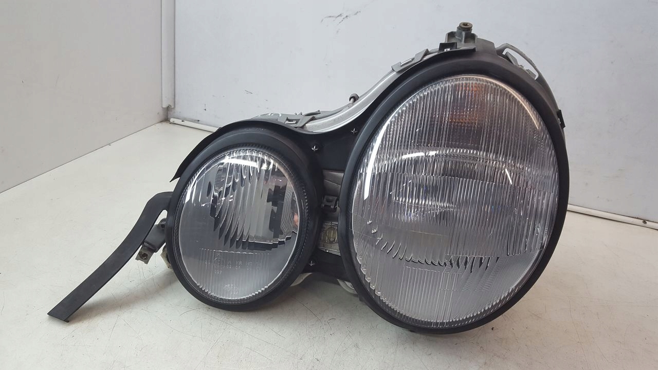 light front front left Mercedes W210