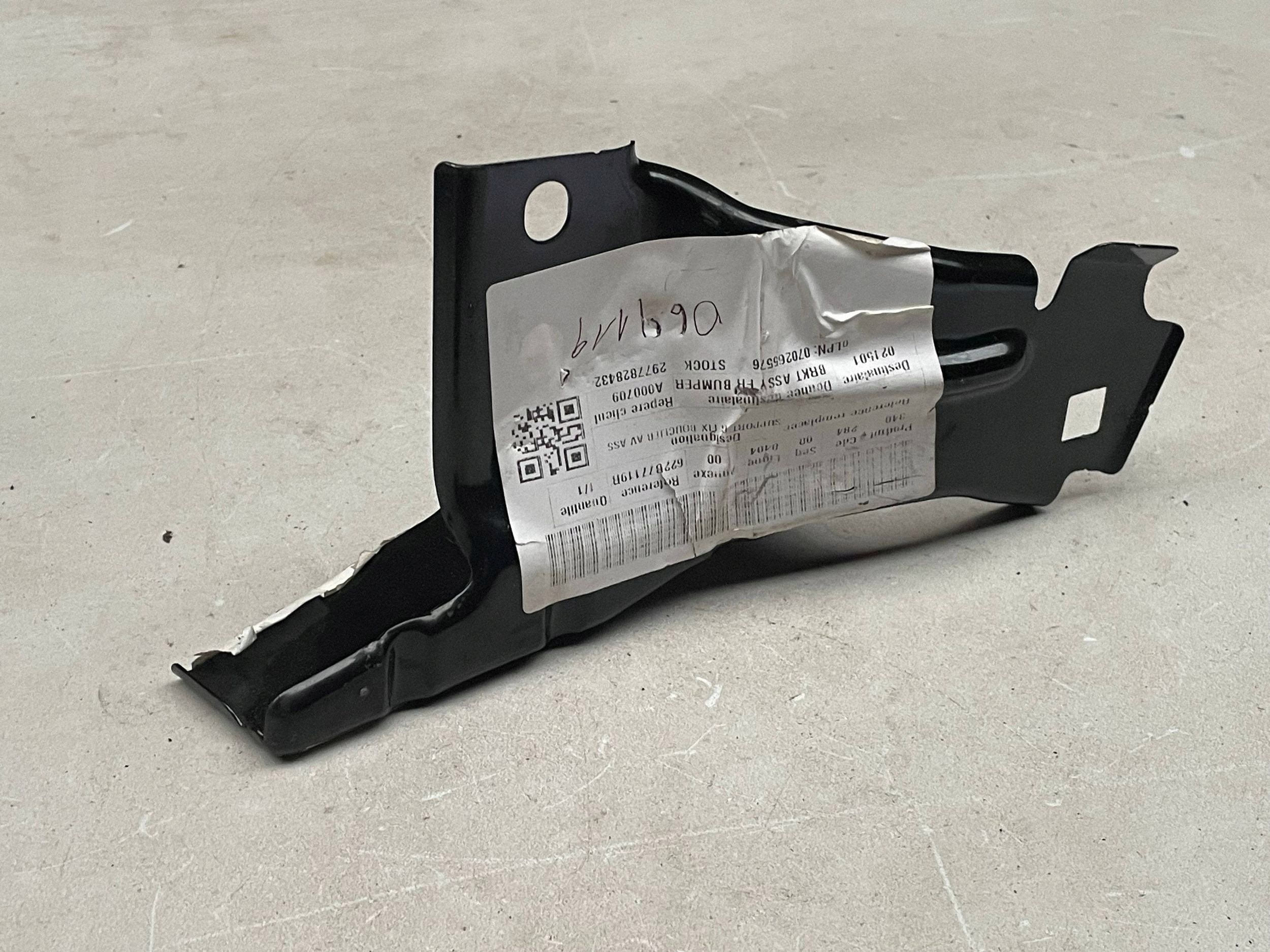 holder of a fender left front RENAULT ARKANA 622B77119R @A