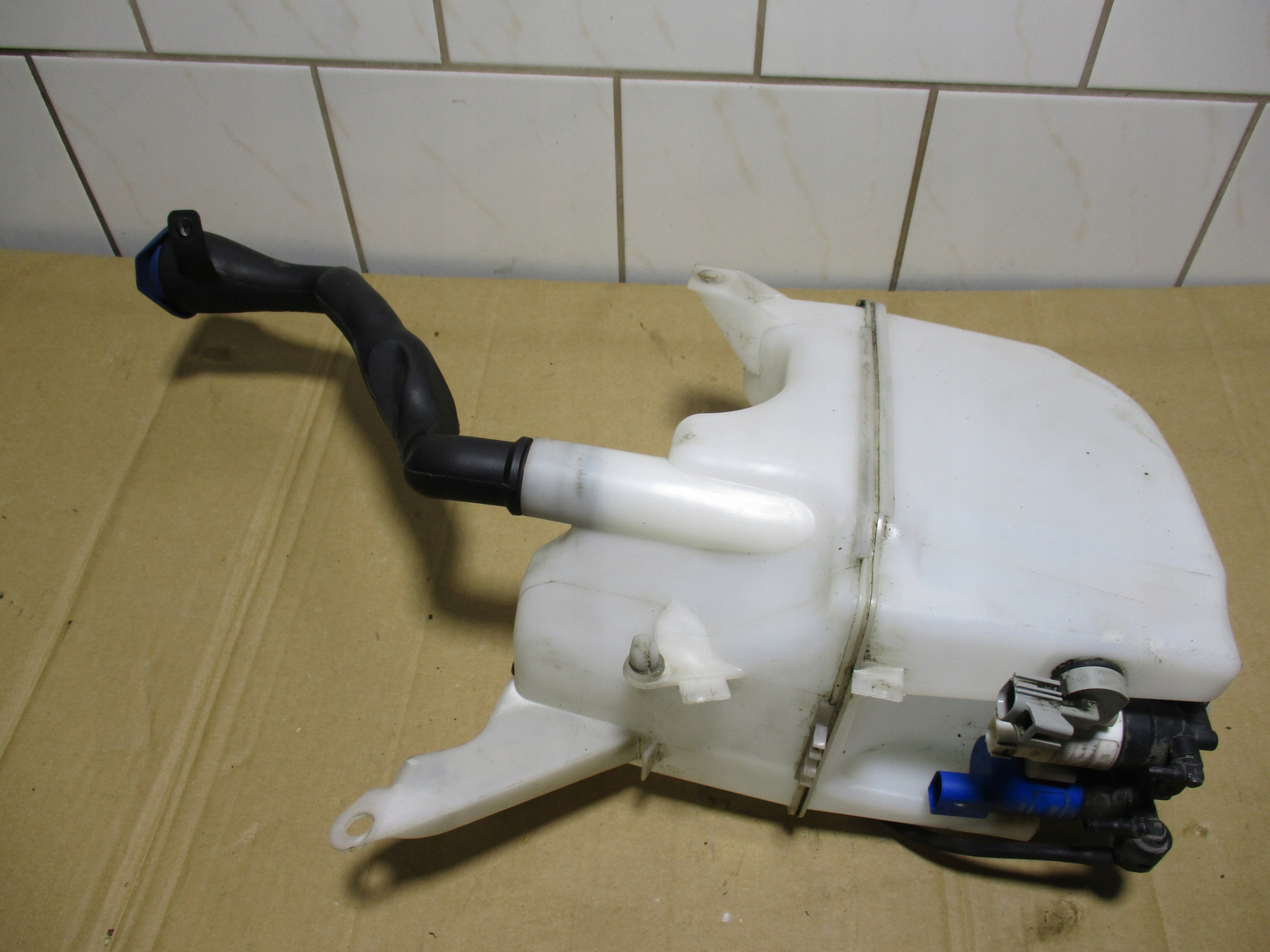 Бачок омивача насос VOLVO S60 31253218