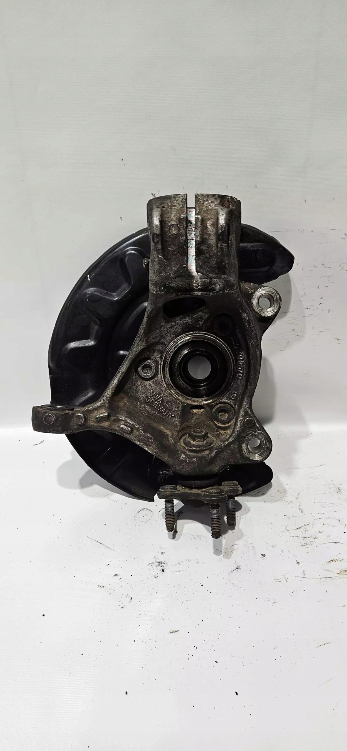 otoč čepu levý předek VW PASSAT B8 14-22