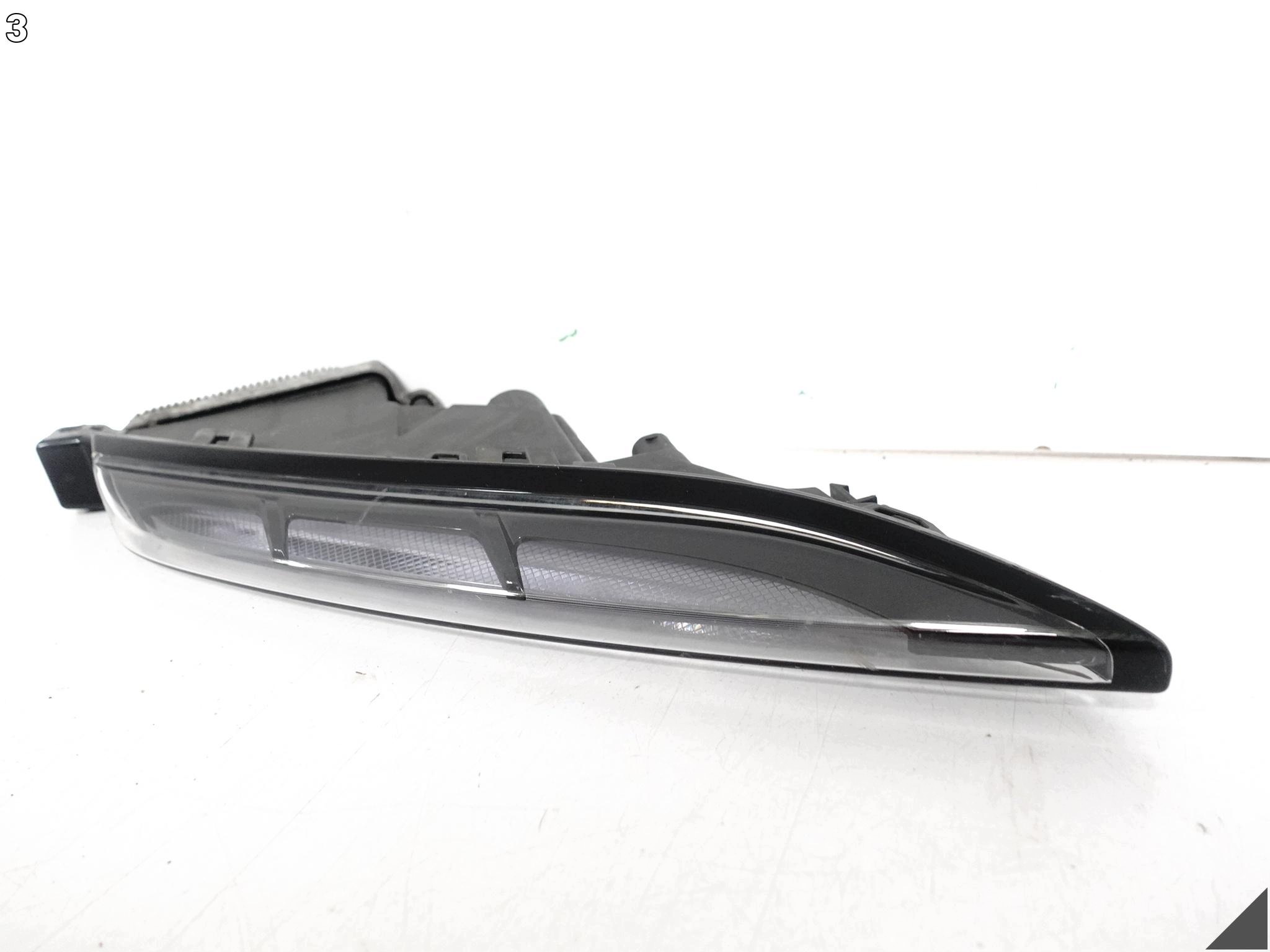 PORSCHE MACAN and 95B LIFT 19- light LED DRL indicator W bumper front R