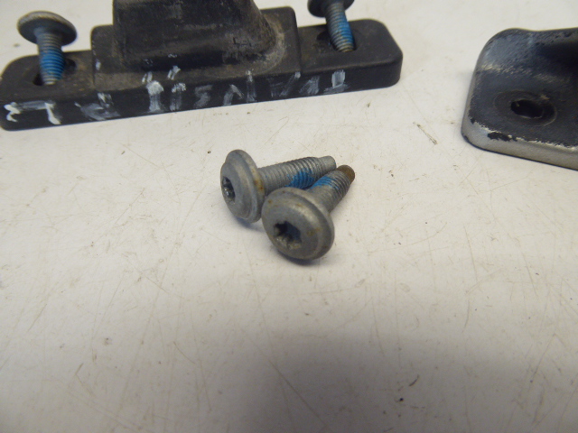 TRANSIT MK7 06-13R RYGIEL DRZWI PRZESUWNYCH LEWY Waga produktu z opakowaniem jednostkowym 1 kg