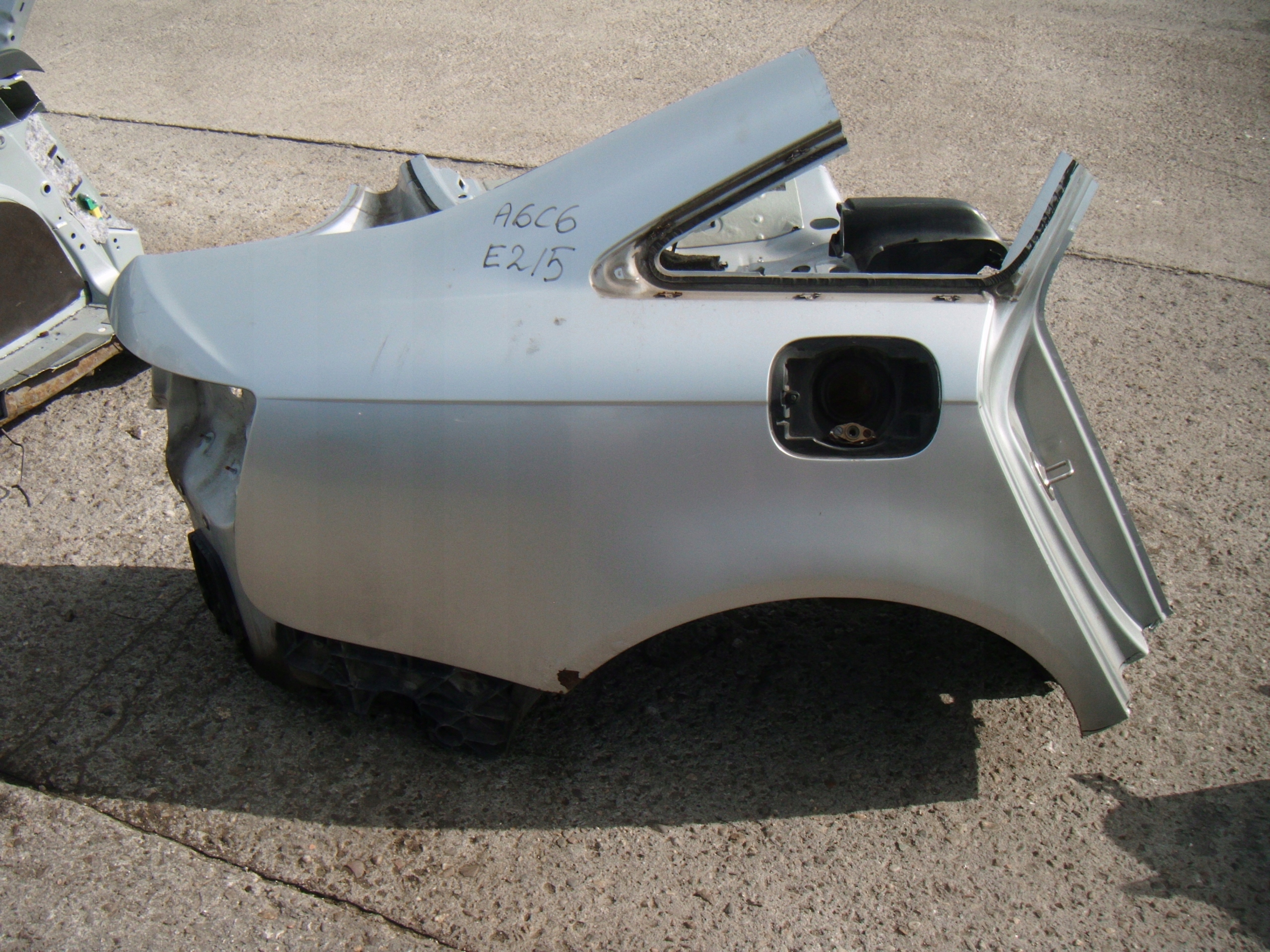 AUDI A6 C6 04-11 SEDAN BŁOTNIK ĆWIARTKA PRAWY TYŁ