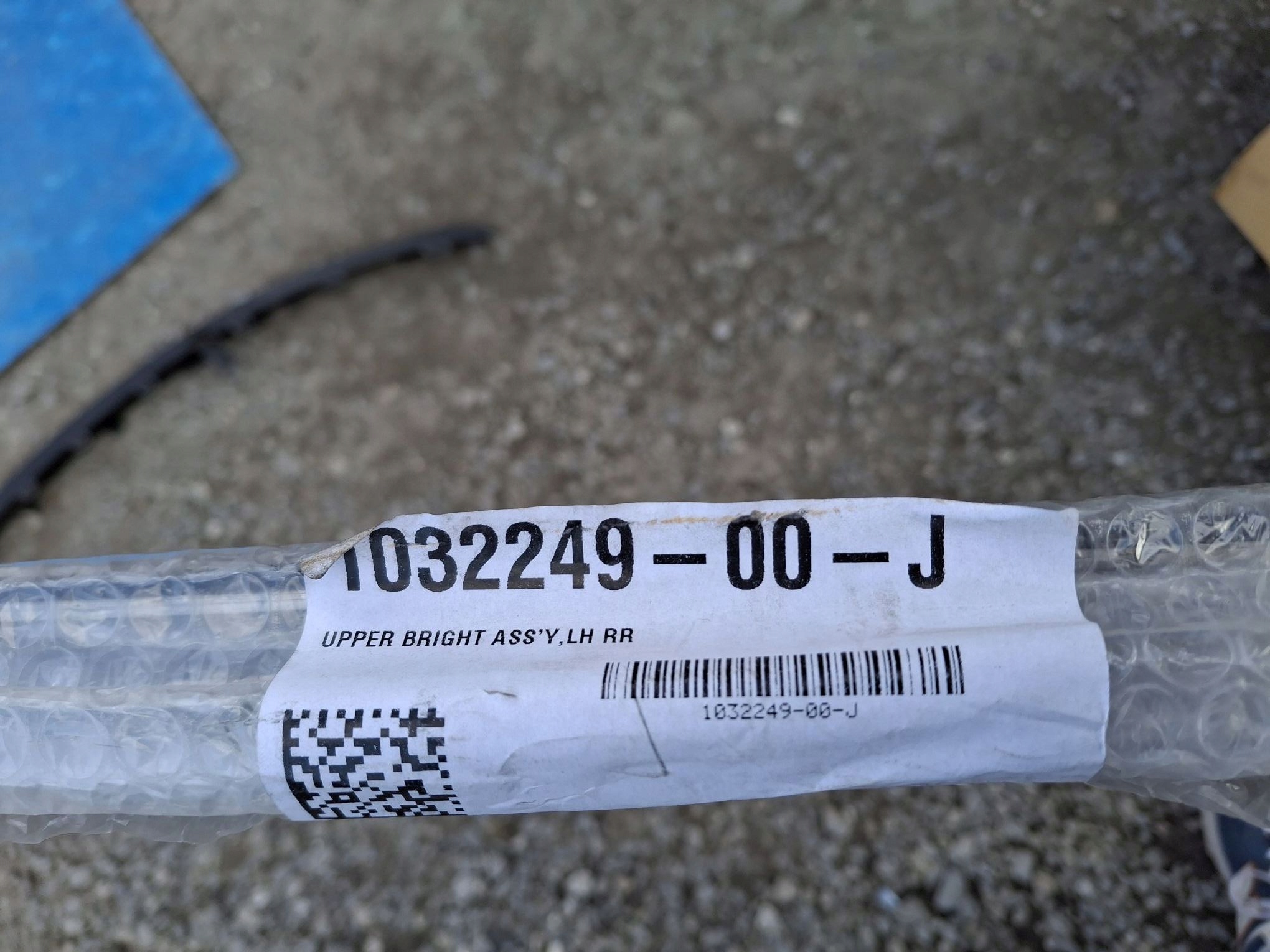 moulding dust for door CHROM left rear. TESLA MODEL X 2015R->