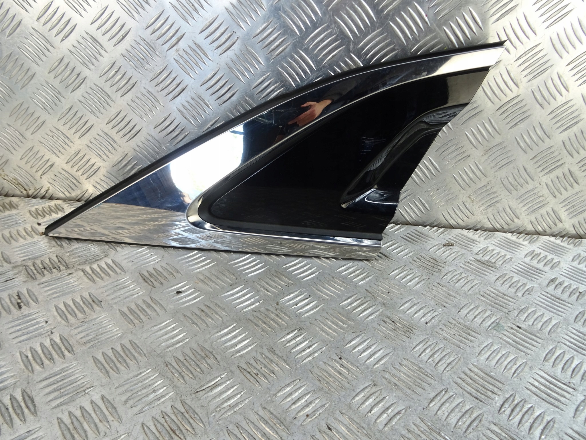 RENAULT MEGANE V E-TECH moulding for fender right 833801713