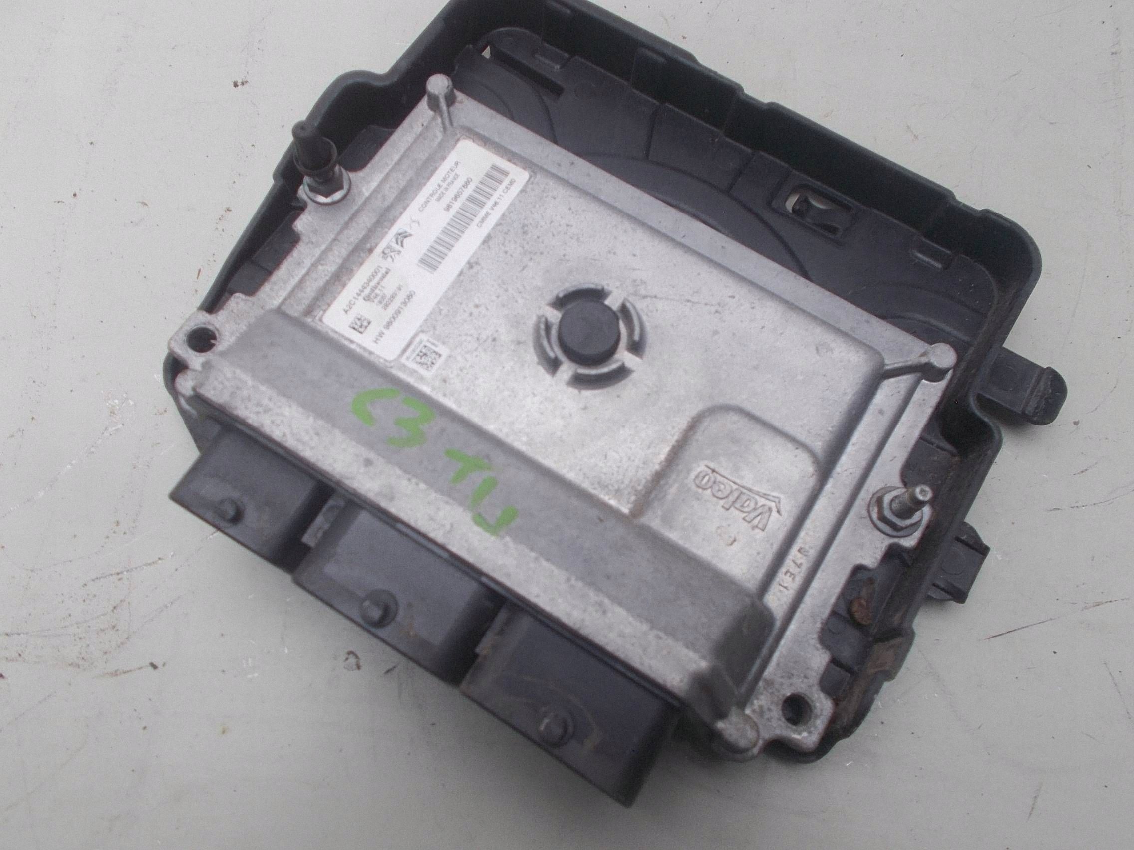 control unit of the engine Citroen C3 III 9819657880 1.2 VTI