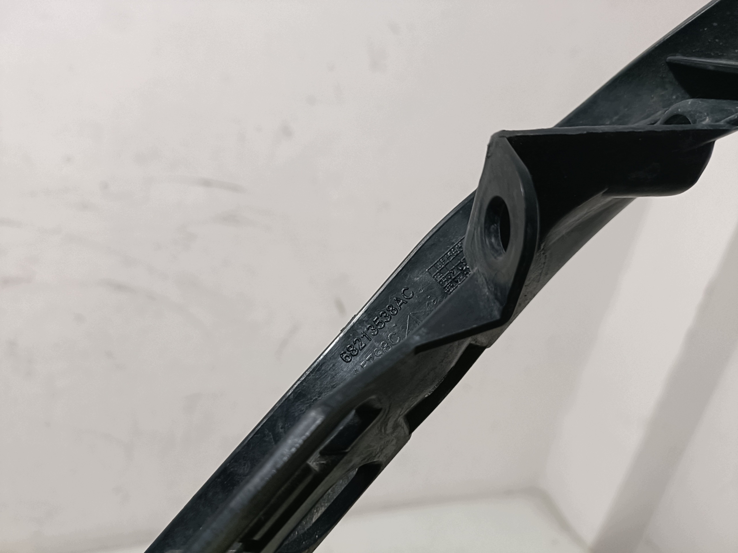 DODGE CHARGER 2019- bumper bracket front left 68213538AC