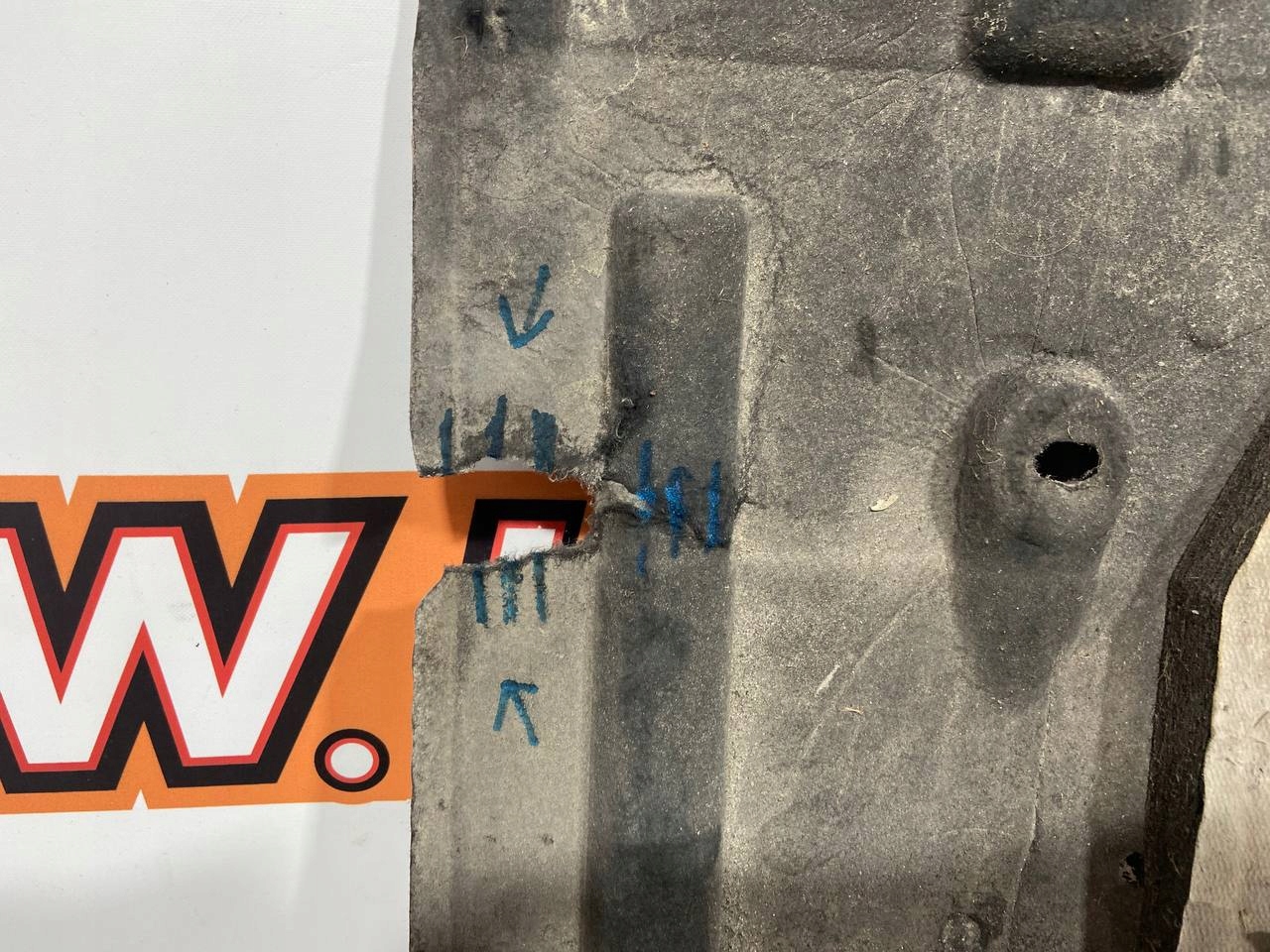 OSŁONA POD SILNIK JAGUAR I-PACE X590 J9D3-6B629-AD Strona zabudowy przód