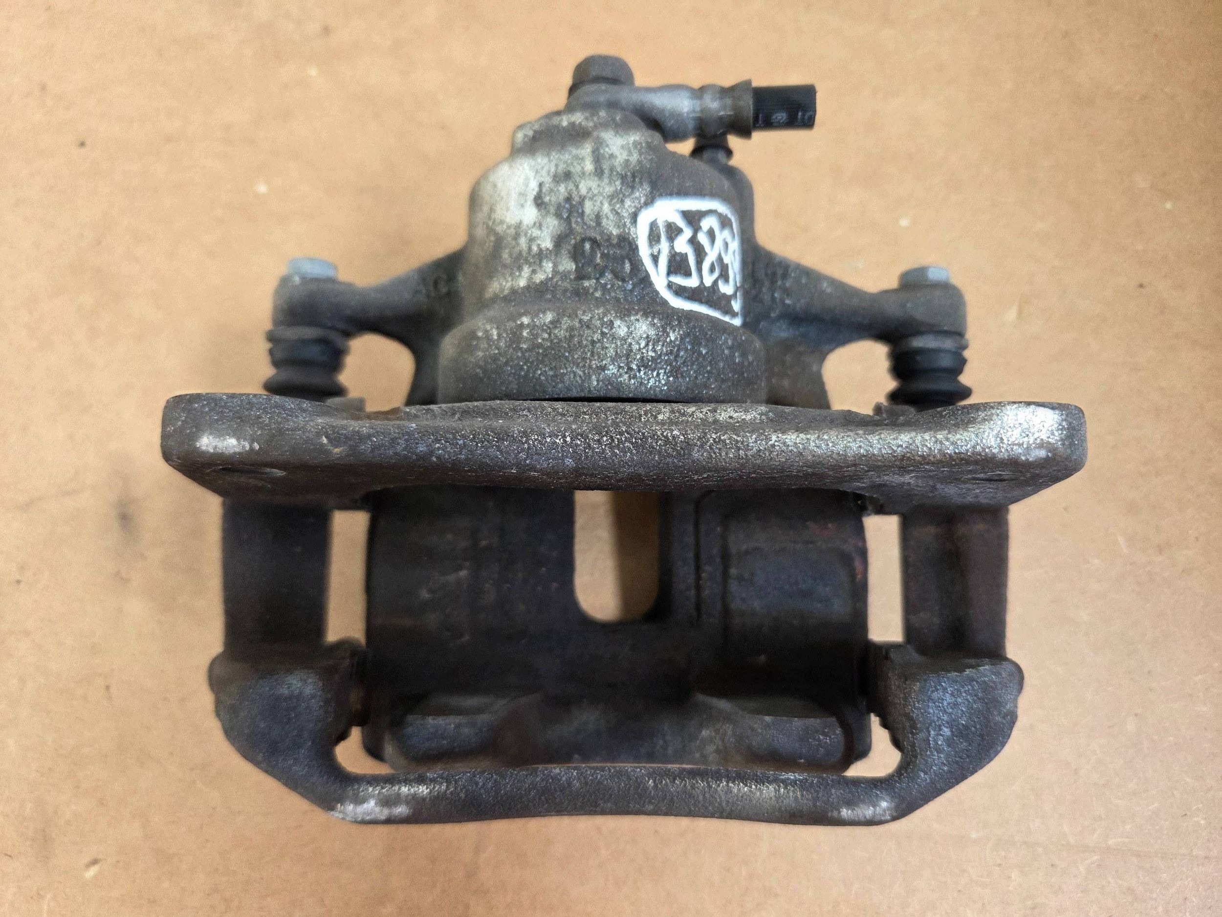 Toyota Corolla E21 caliper brake front right (B899)