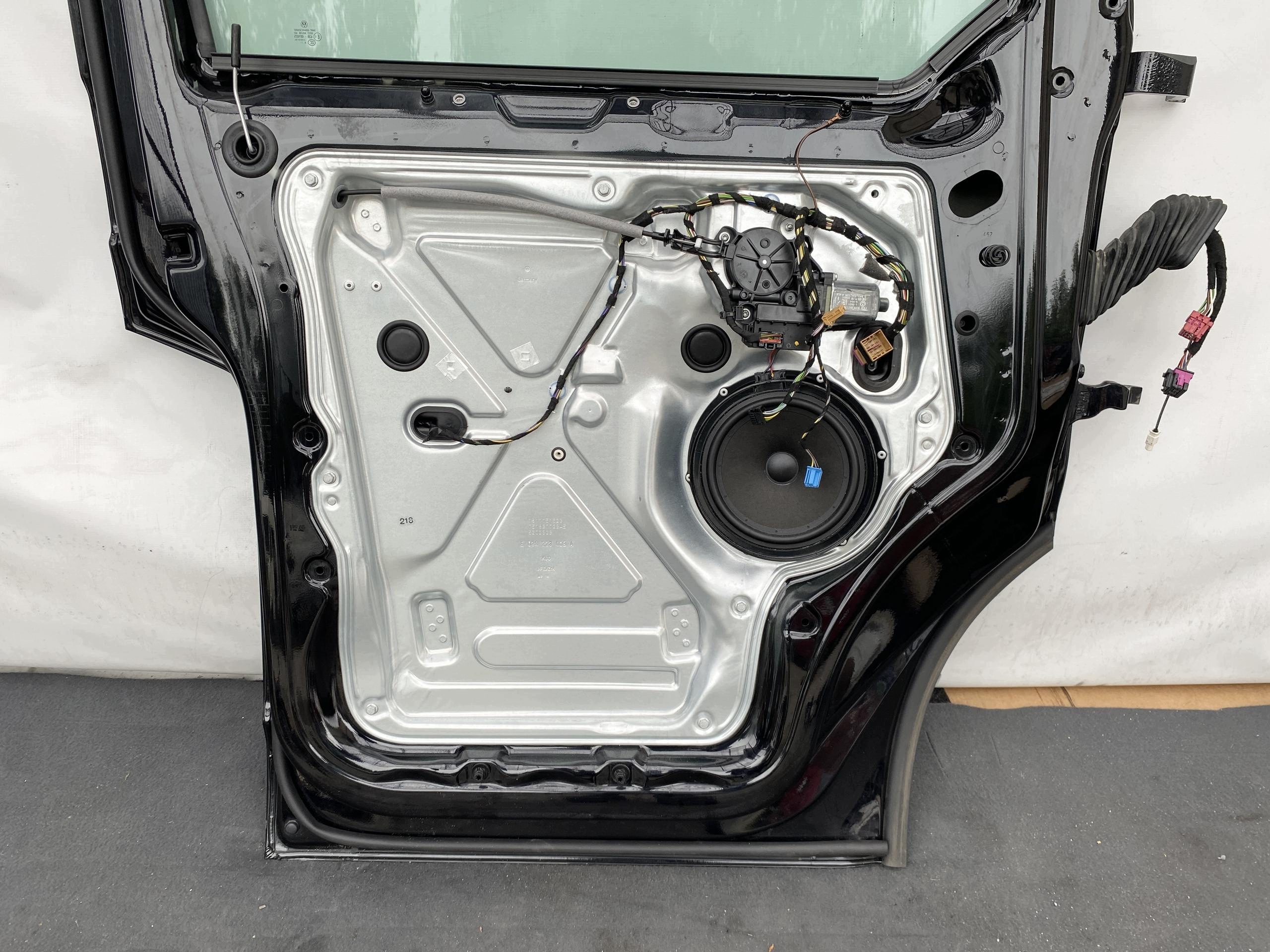 VW TRANSPORTER T6 15- door front left black, left front 7E5831055E ORYG