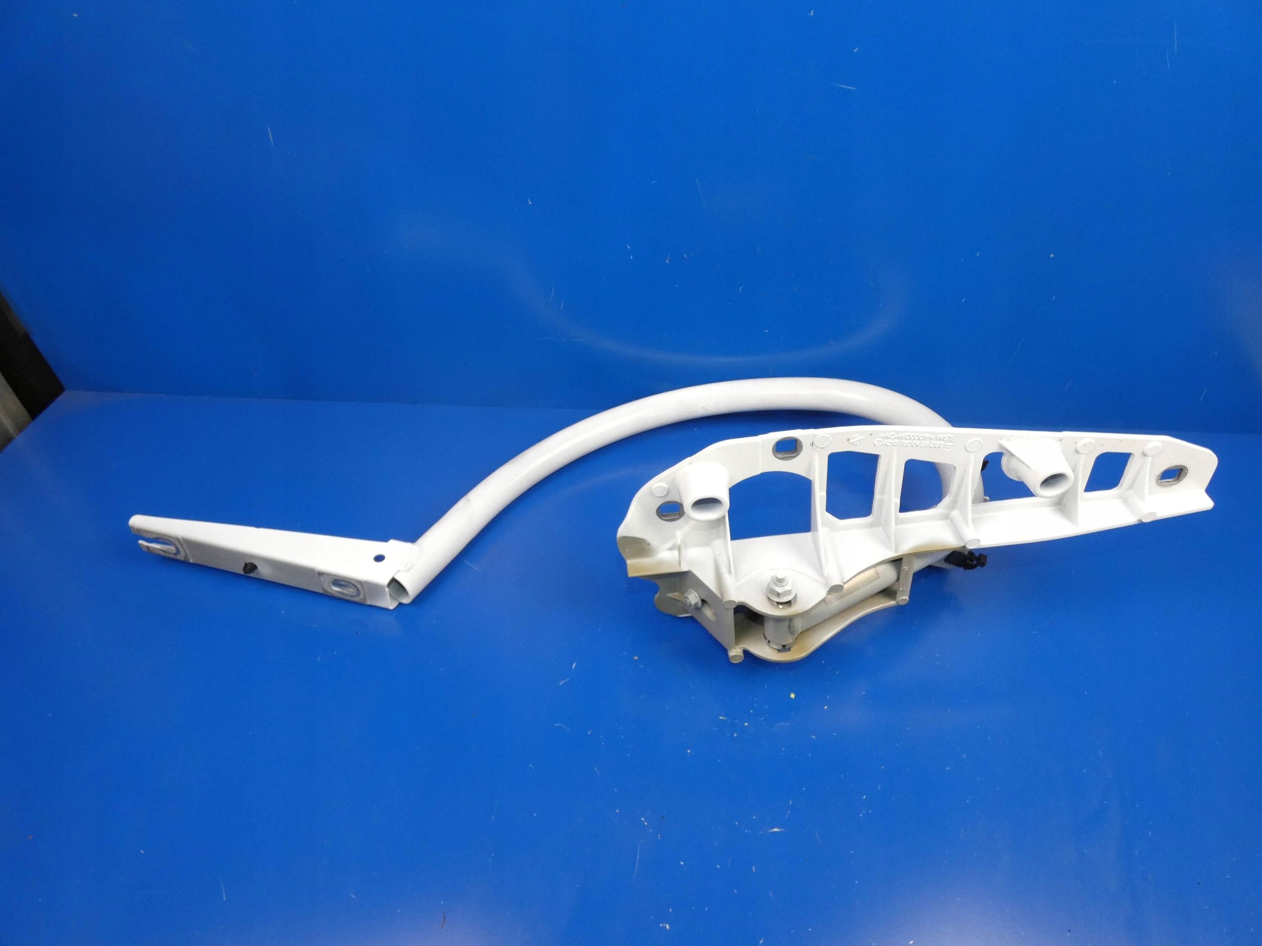 MERCEDES E KLASA W213 sedan hinge bonnet boot right rear part
