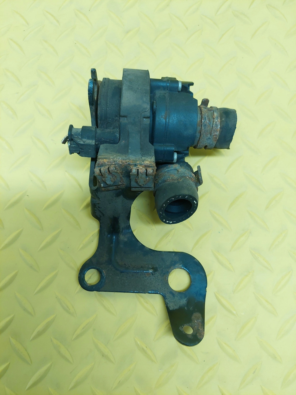 SKODA RAPID II 1.6 TDI water pump 630121093C