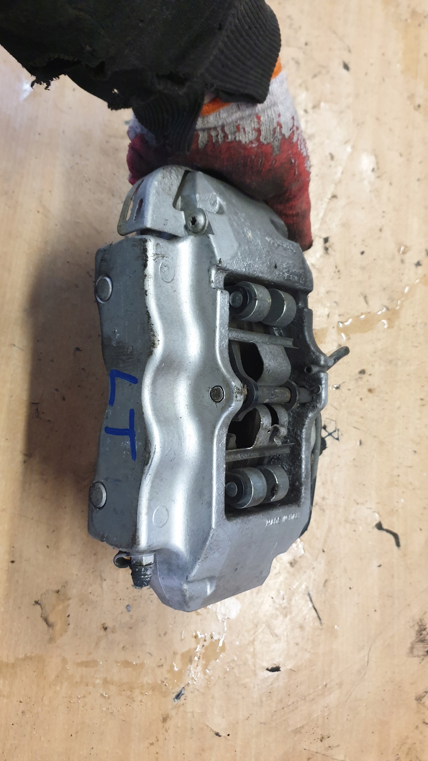 ZXC45 - VW TOUAREG 7L ГАЛЬМІВНИЙ СУПОРТ ЛІВИЙ ЗАДНІЙ 5.0 TDI