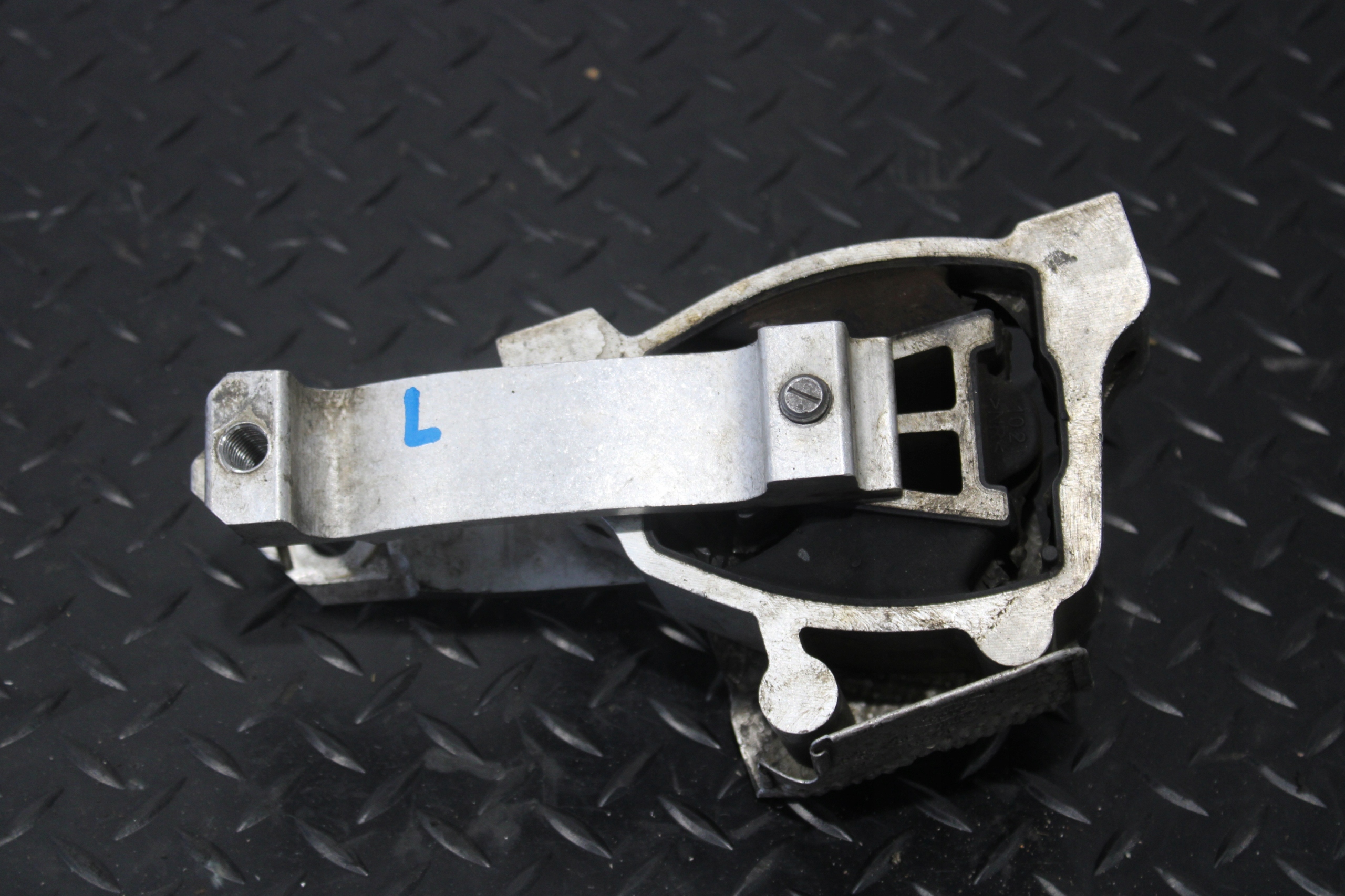 holder engine mount LAND ROVER EVOQUE II 2 L551