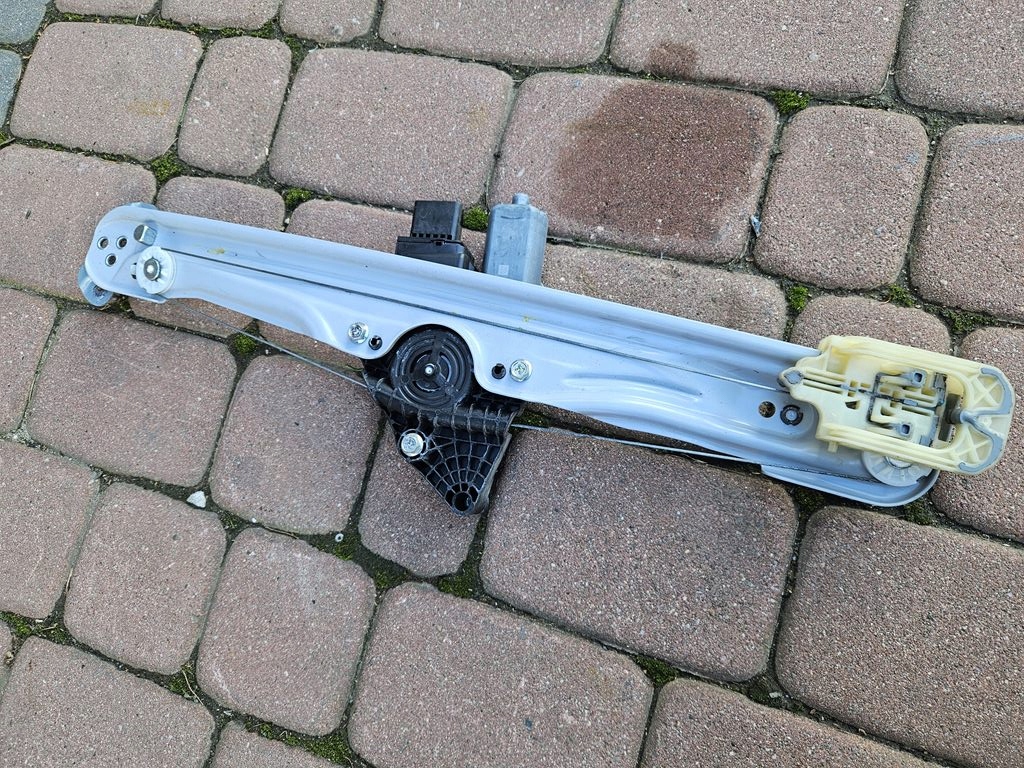 window regulator front front right mini motor Opel Crossland X 39187590