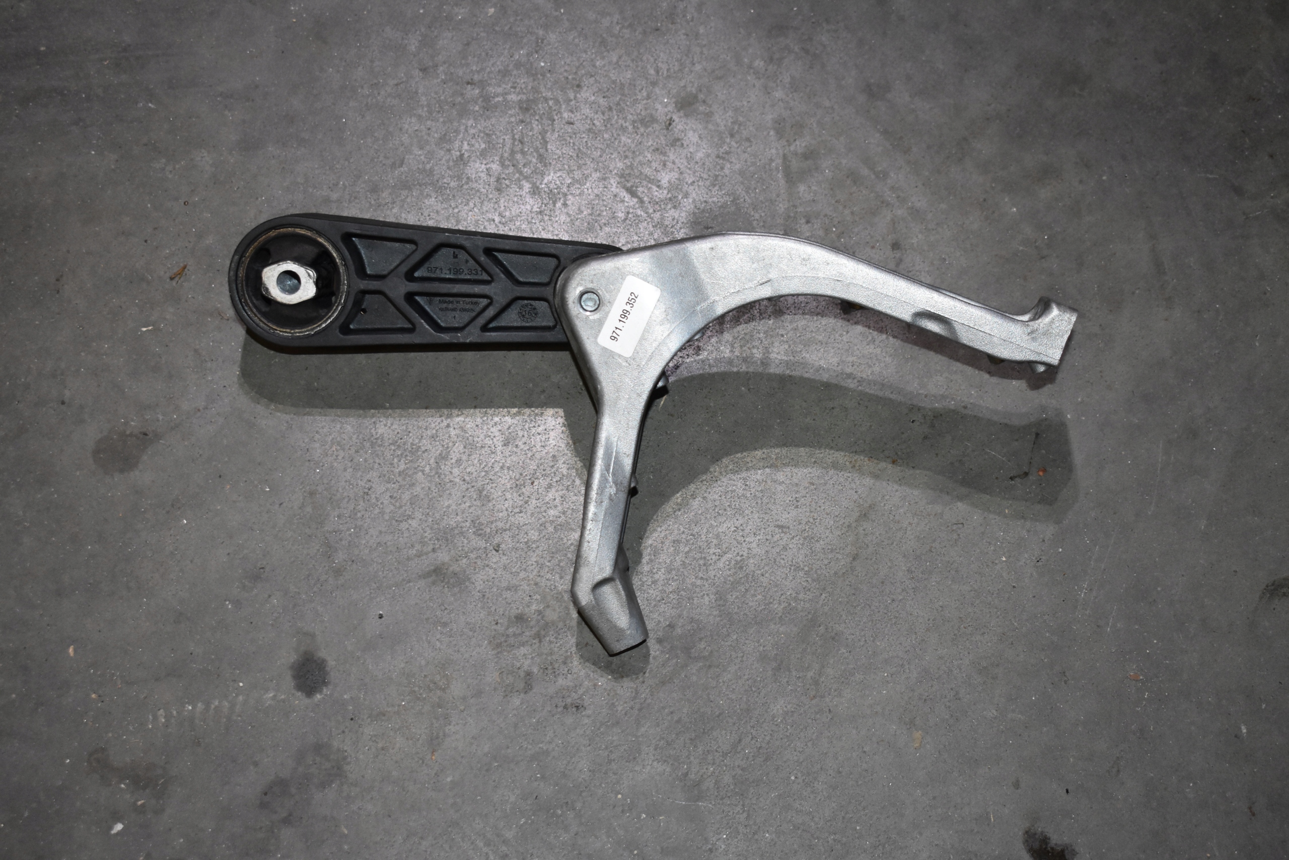 IDEALNA holder engine mount PORSCHE PANAMERA 971 1