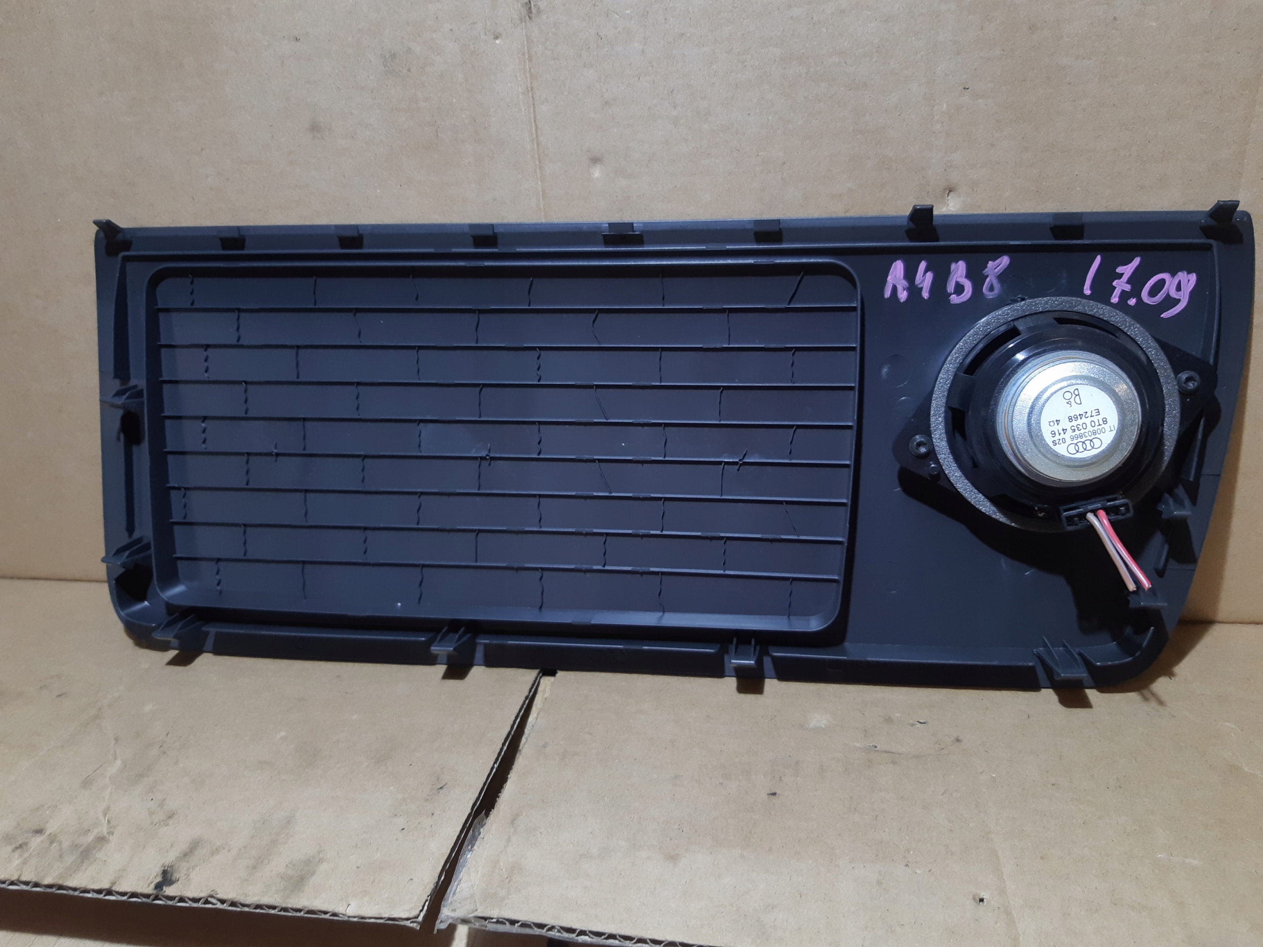 AUDI A4 B8 krycí repráku pravý záď B&O 8T0035406D