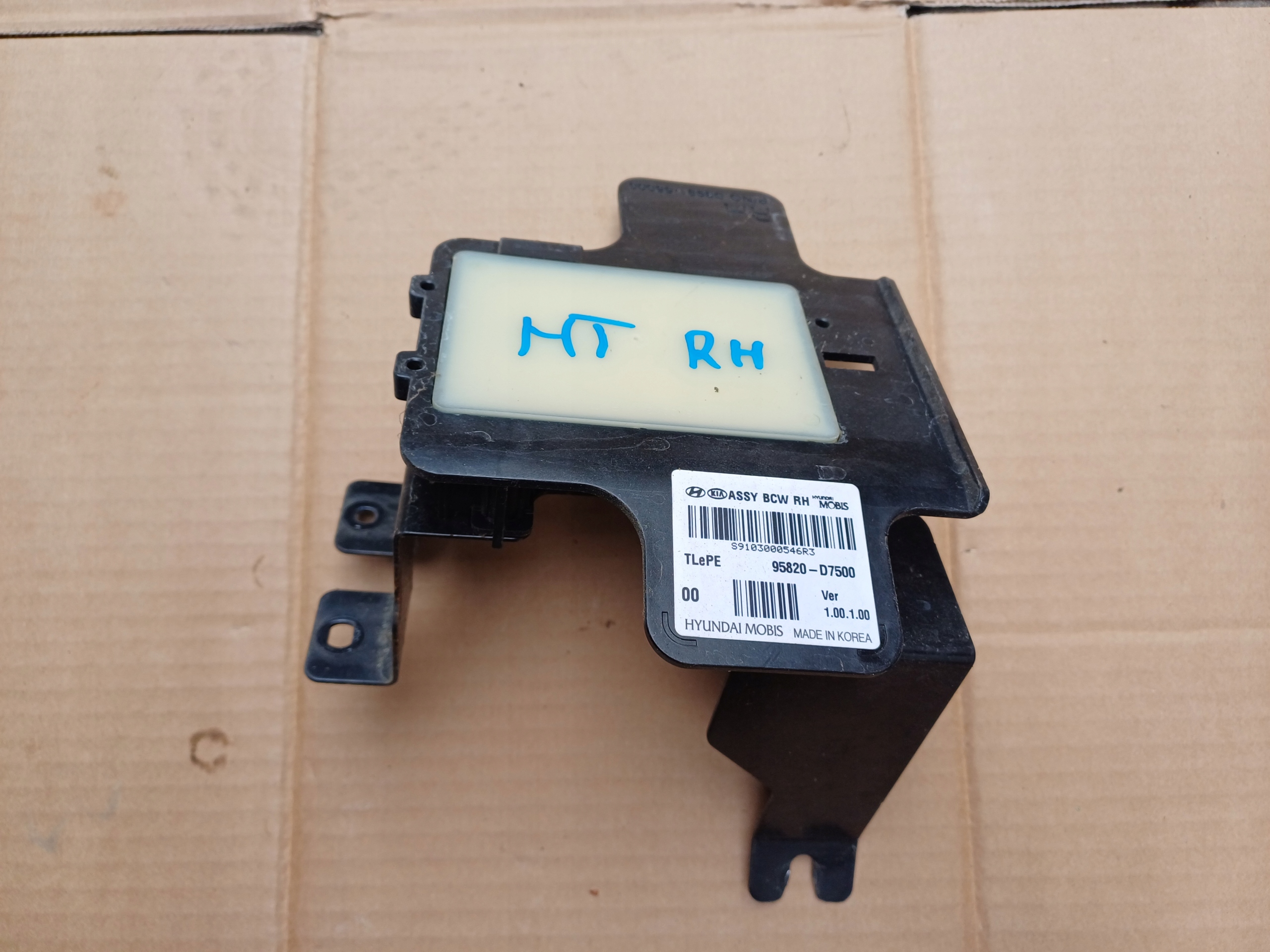 RADAR MARTWEGO POLA BLIS DISCTRONIC PRAWY HYUNDAI TUCSON III 95820-D7500 Numer katalogowy części 95820-D7500