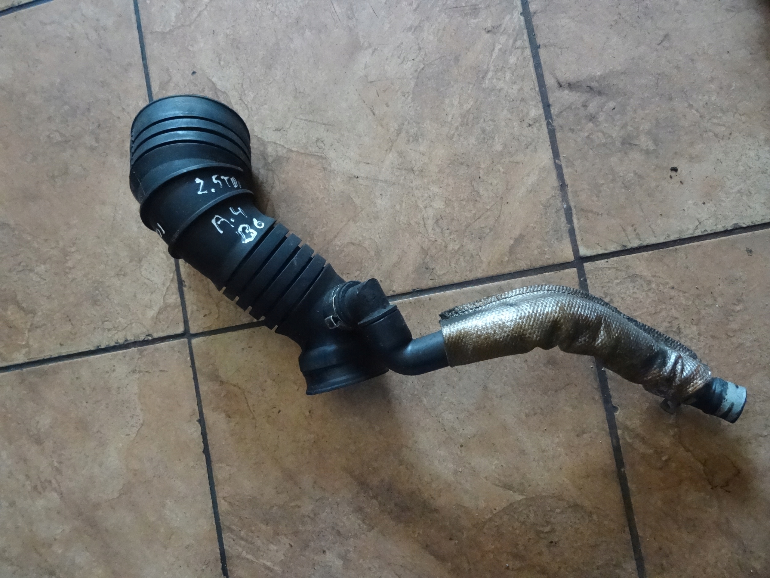 AUDI A4 B6 2.5TDI RURA INTERCOOLERA 4B0129627