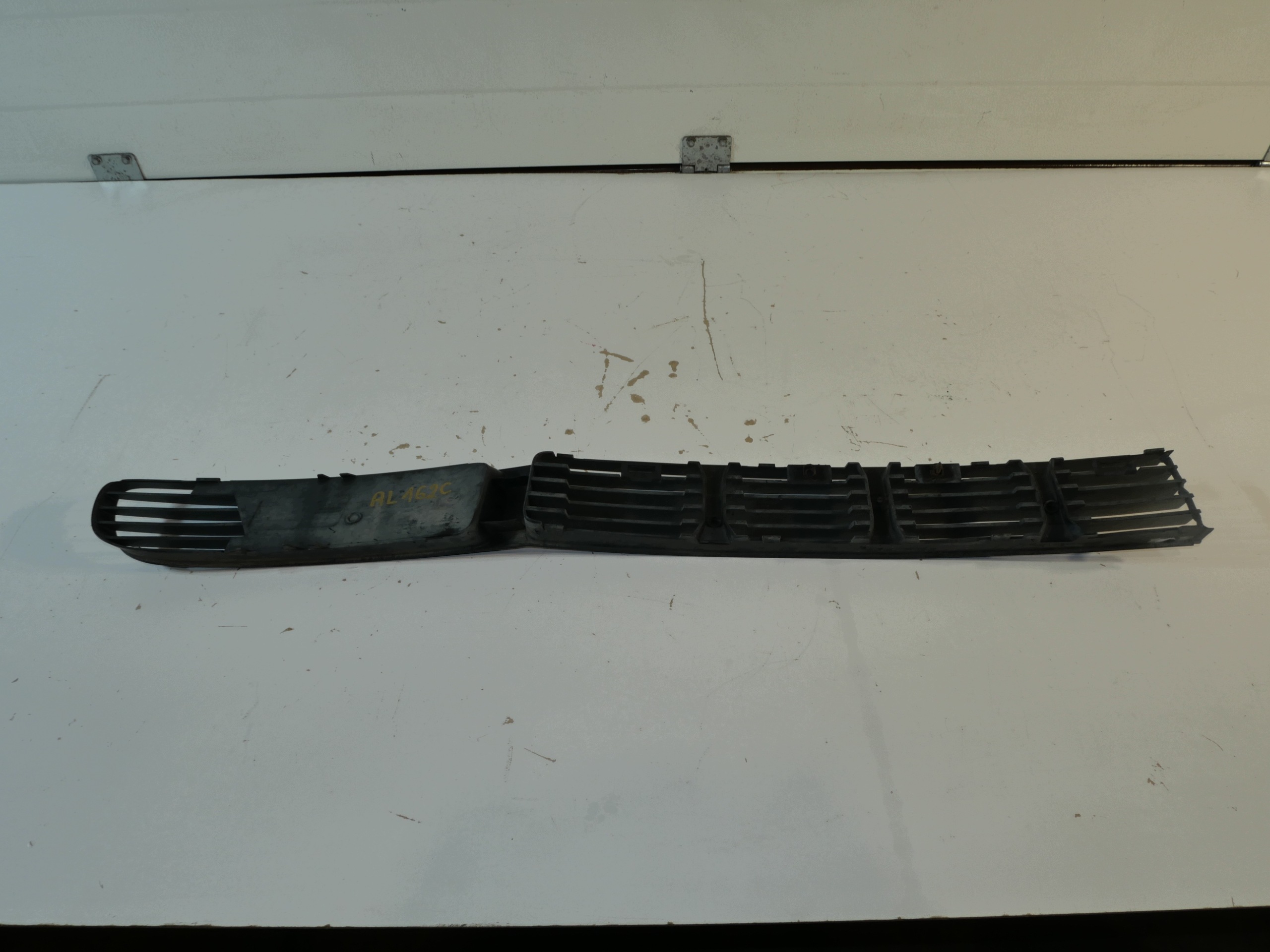 VW PASSAT B5 grid of a bumper front 3B0853677A