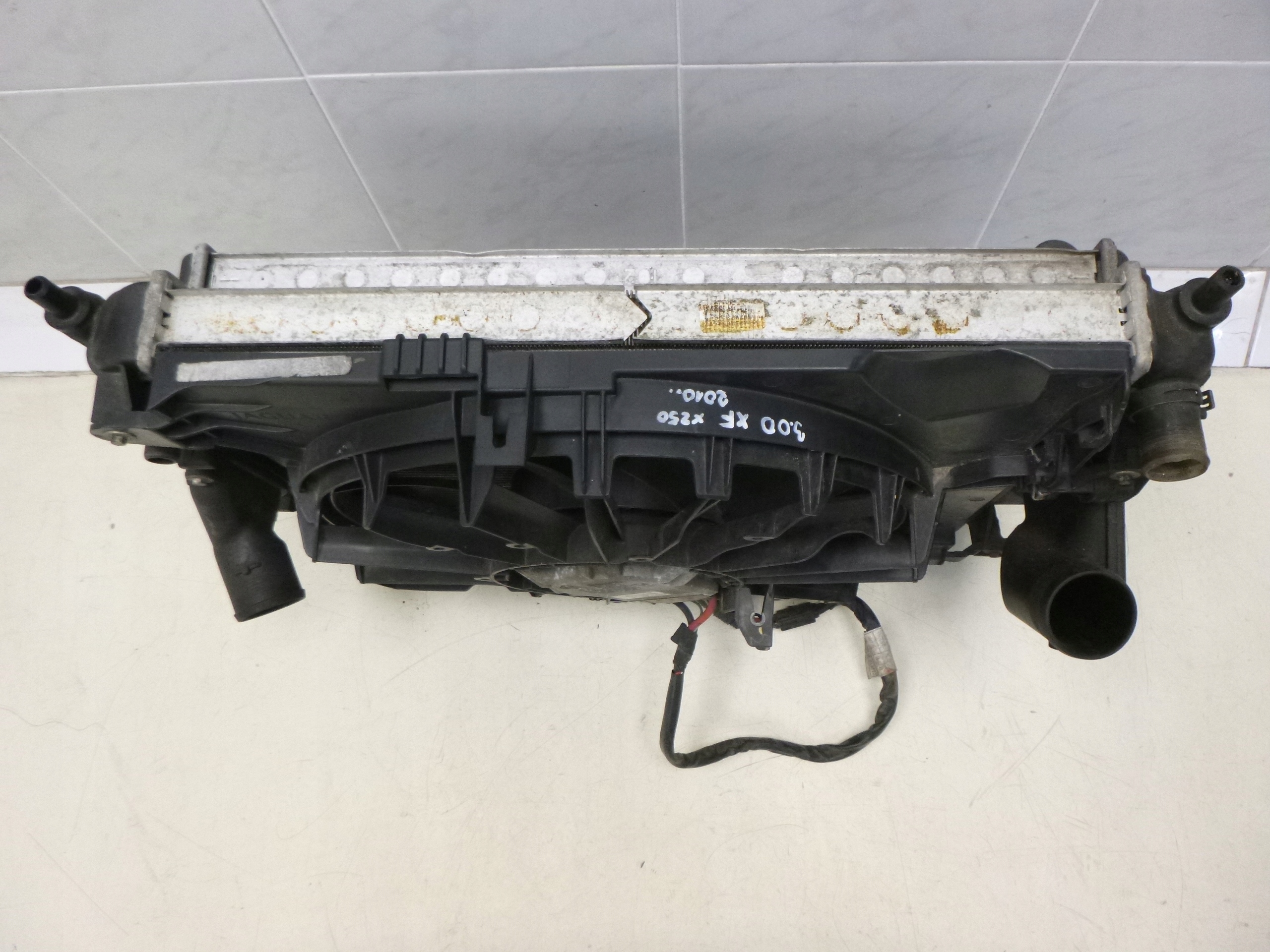 JAGUAR XF X250 3.0 D KPL chladič ventilátor