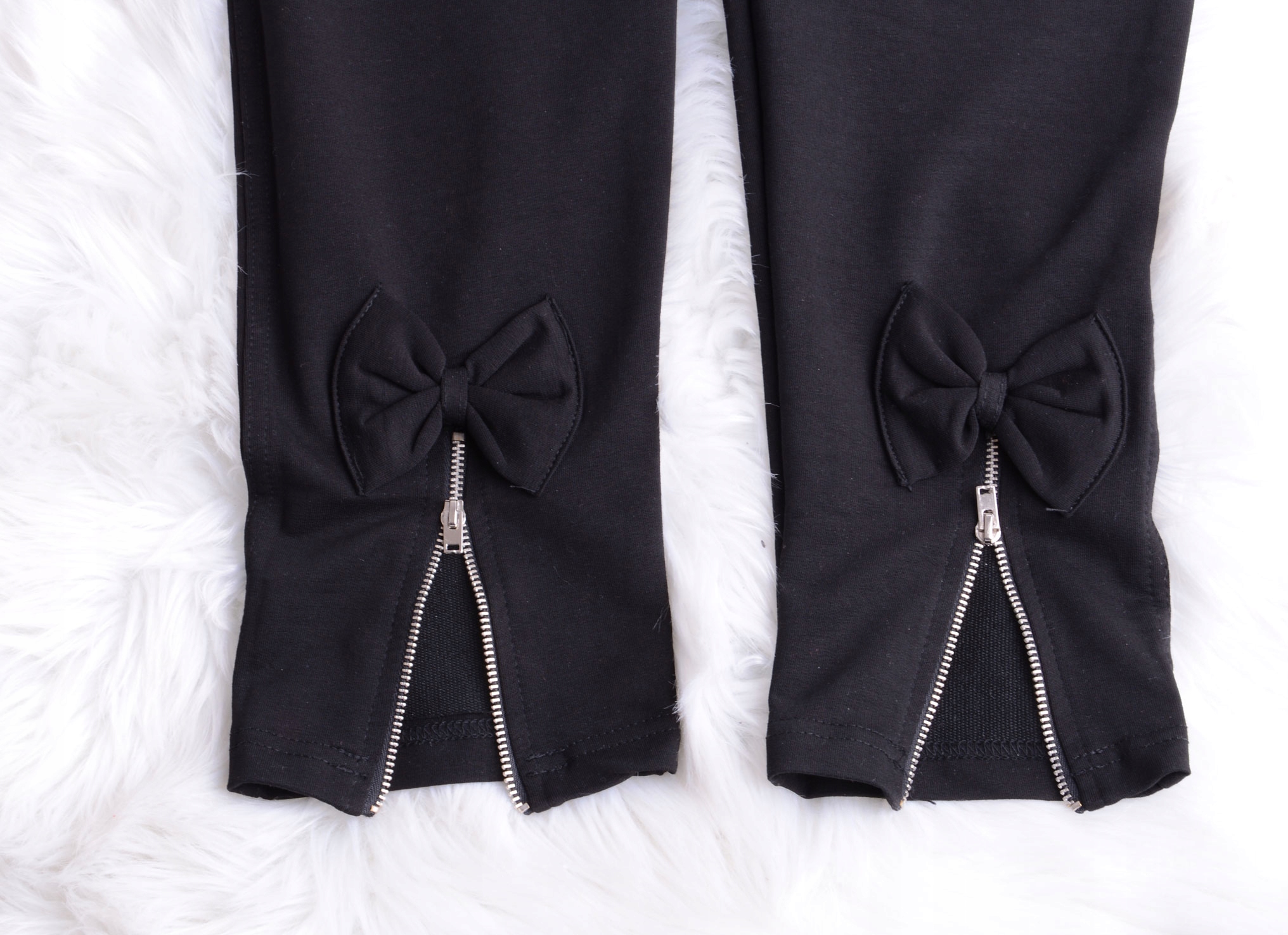 WYJĄTKOWE SPODNIE DAMSKIE Z SEXY KOKARDKAMI NA YLE NIGAWKI CUDNY ZAMEK 334 Rozmiar S/M