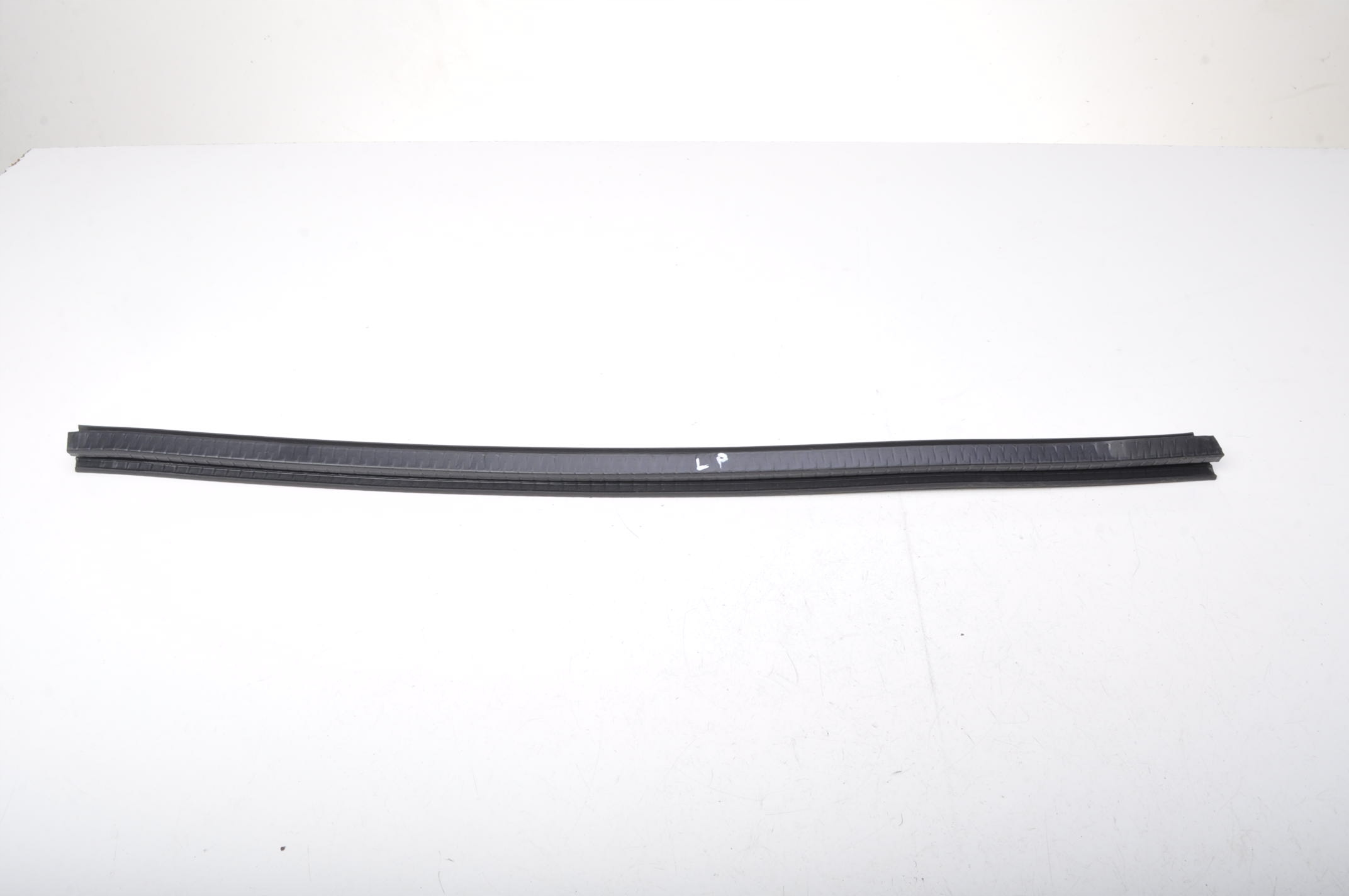 LEVANTE SQ4 ПРОКЛАДКА СТЕКЛА ЛЕВАЯ ПЕРЕДНЯЯ 19R