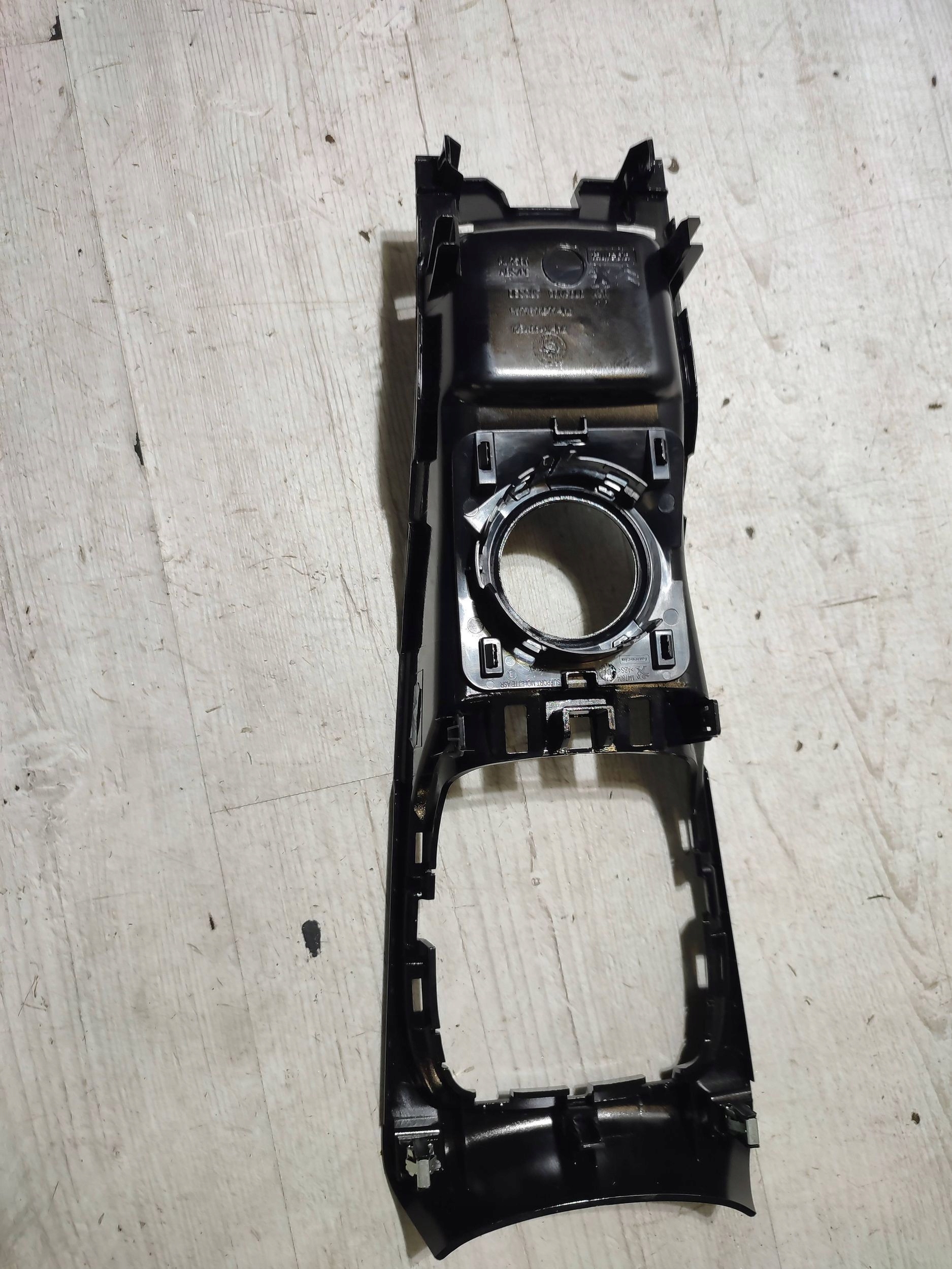 Peugeot 2008 and 2018 frame cover of the dashboard