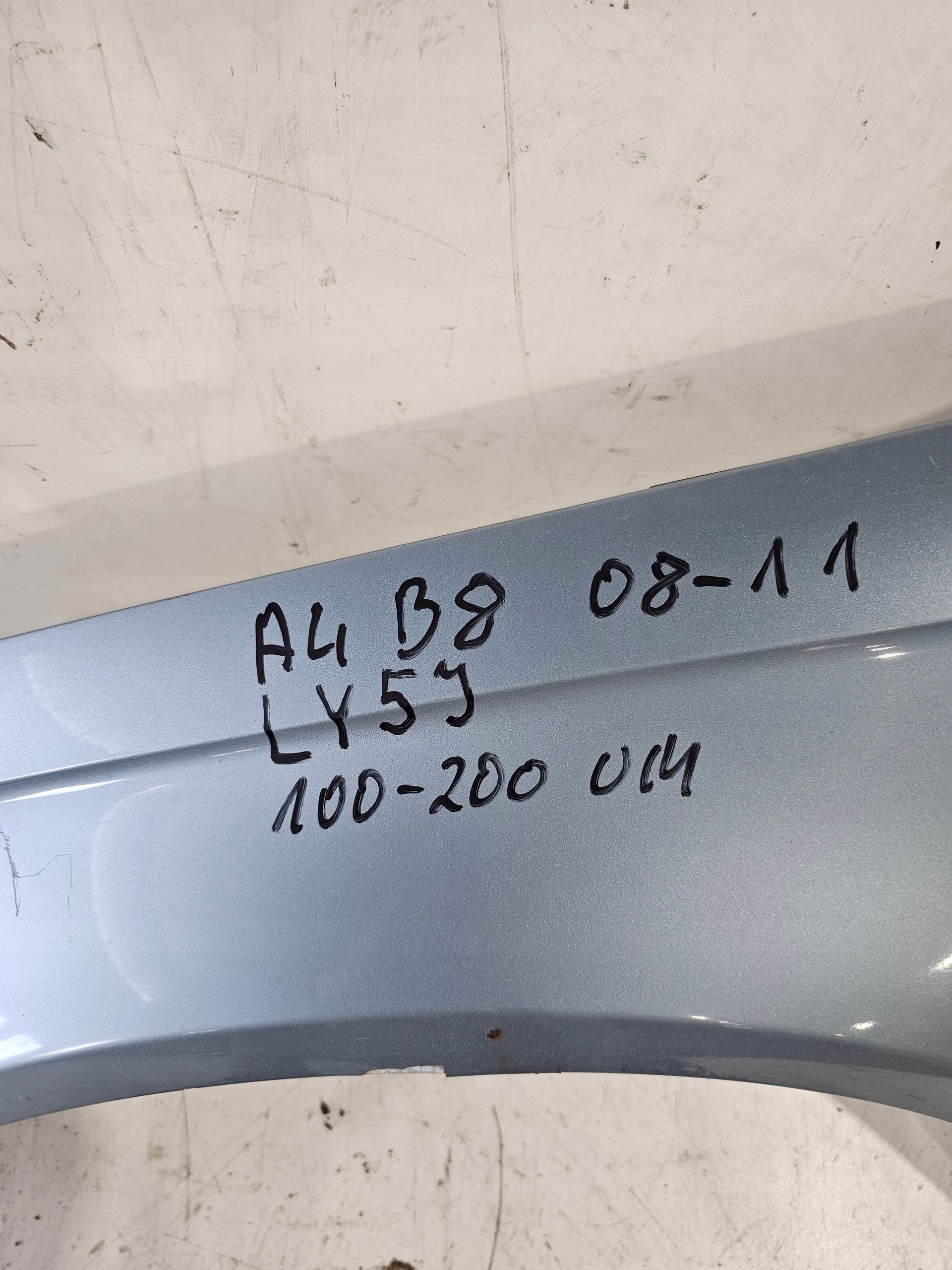 fender left front AUDI A4 B8 2008-2011 LY5J