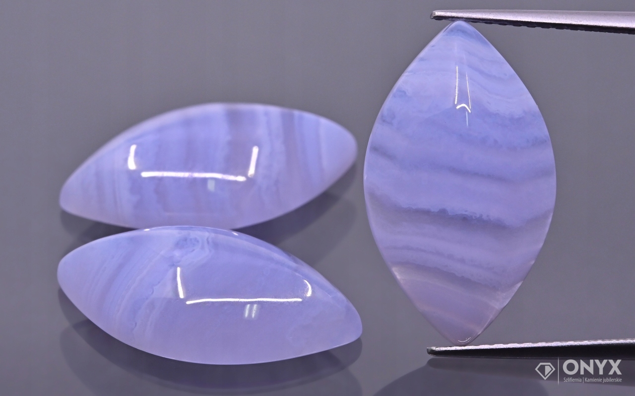 Achát blue lace kabošon markýza 20x11,8 mm