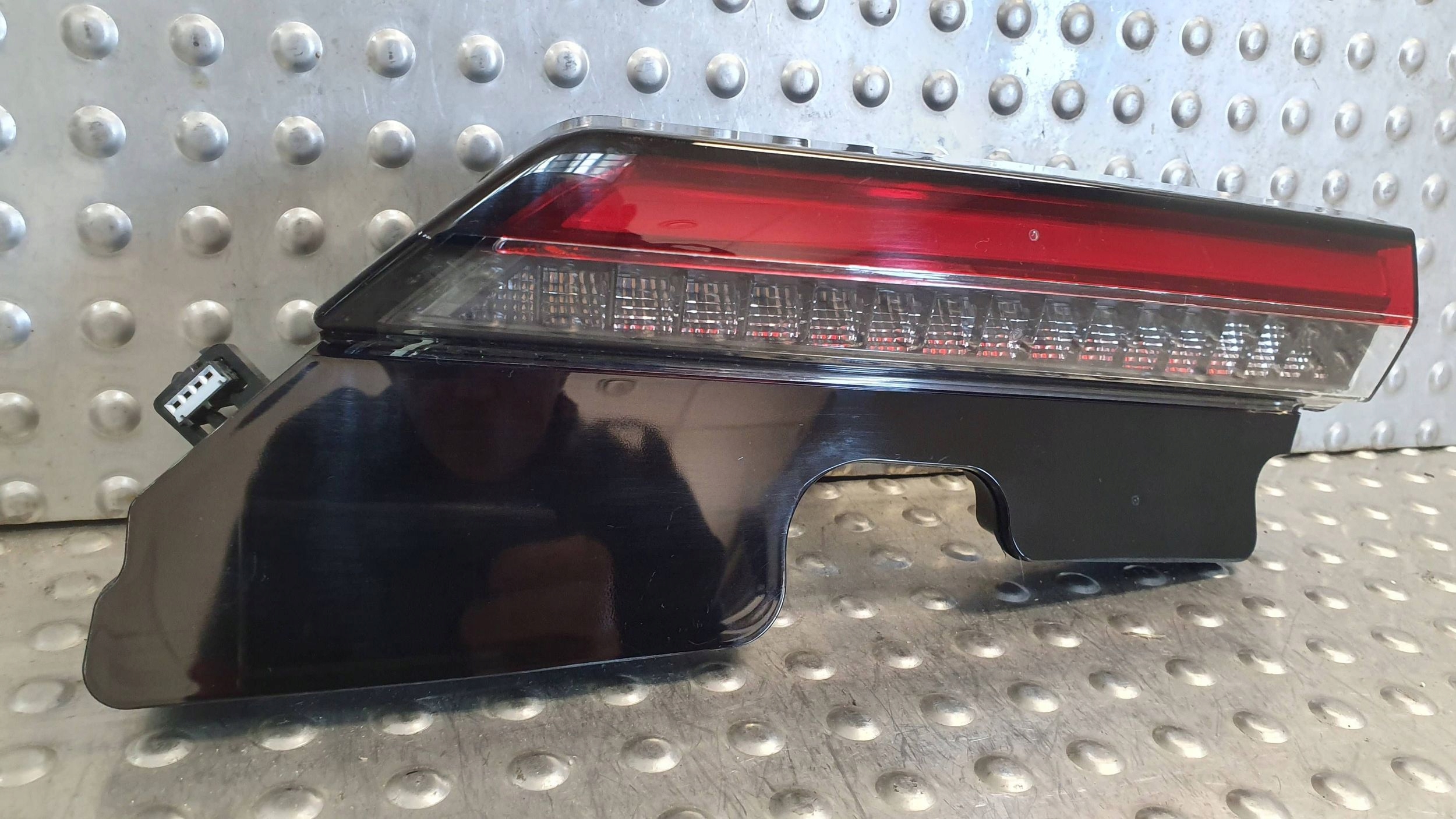 light rear part left VOLVO C40 to the bonnet 21- 32365672