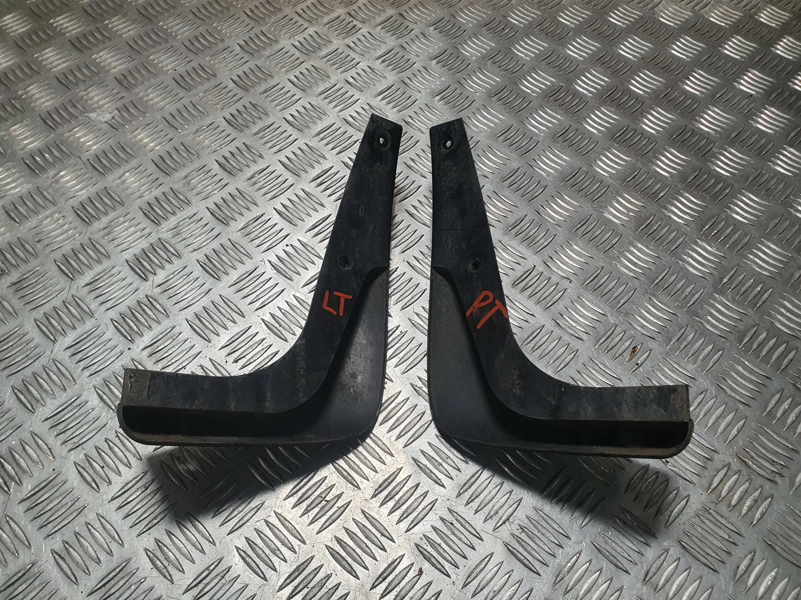 CHALAPACZE TYŁ NISSAN MICRA K14 17-