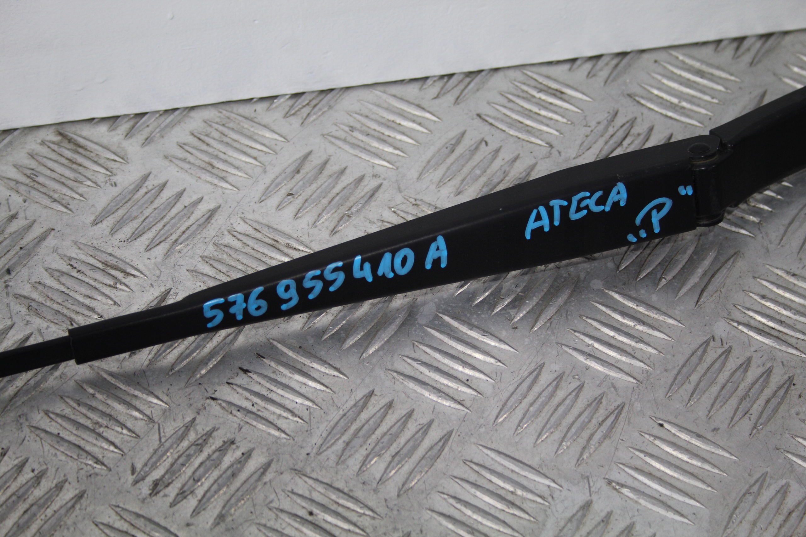 wiper arm right SEAT ATECA 575 576