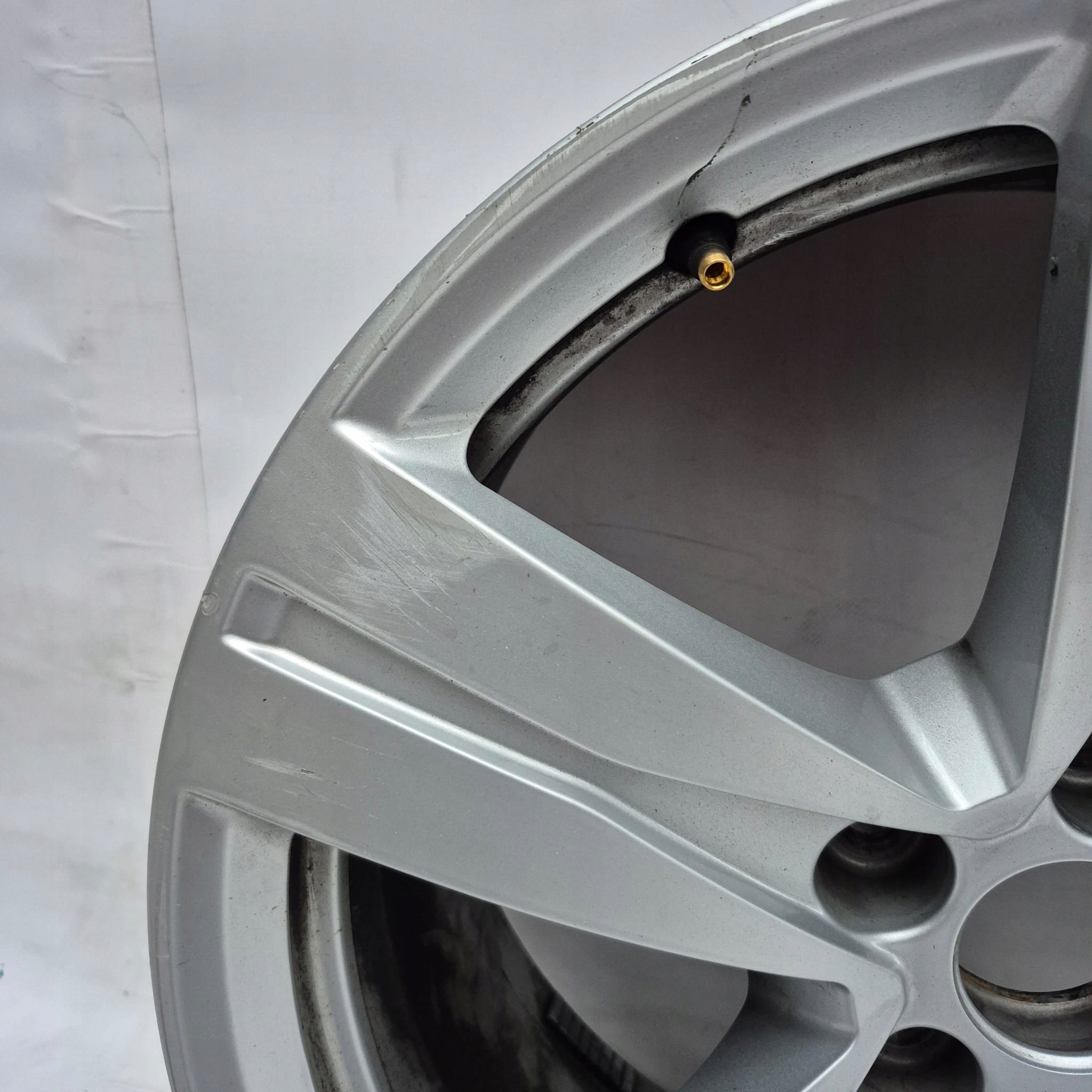 AUDI Q7 4M0 disk hliníkový 18" 4M0601025A