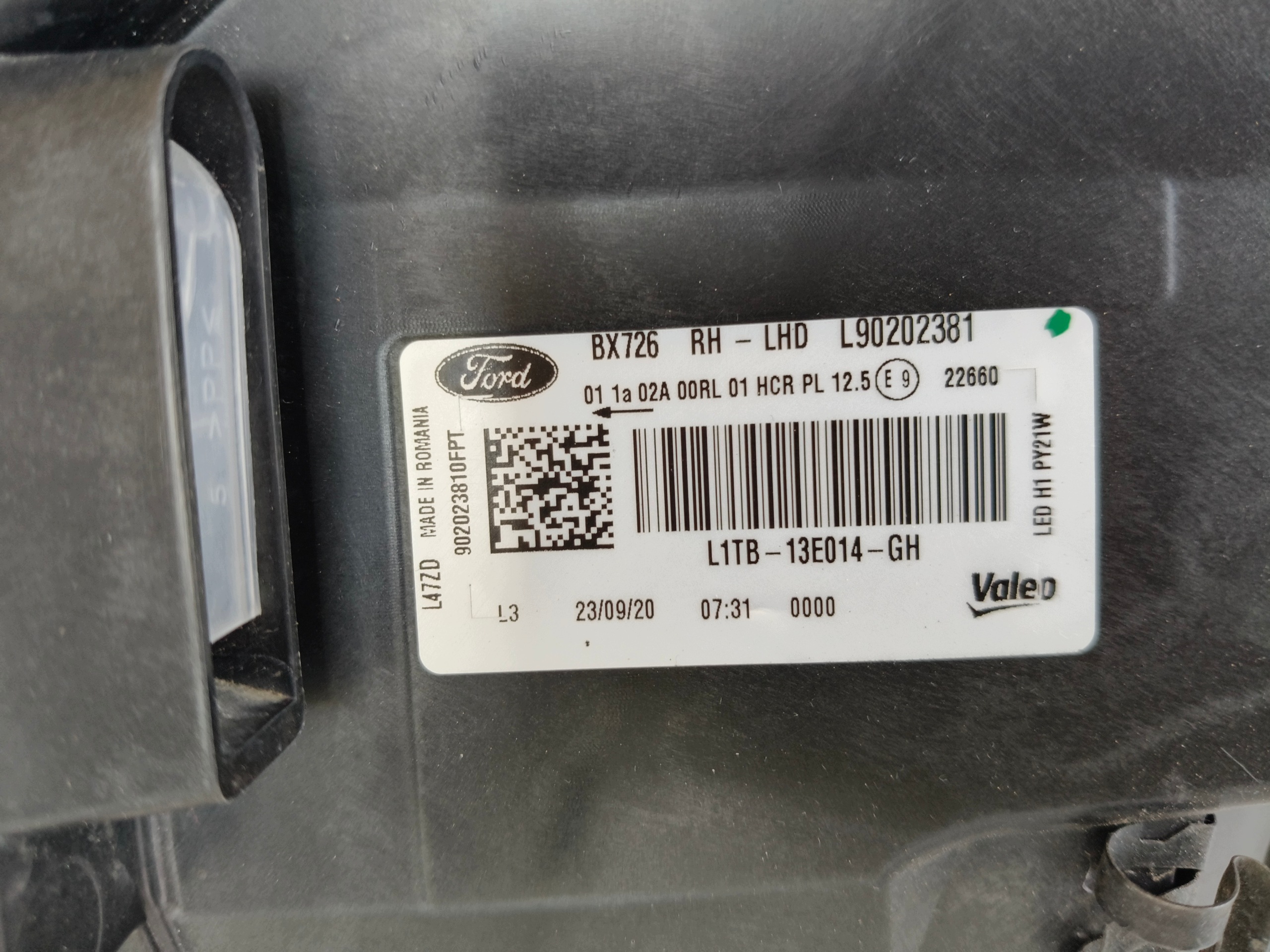 light right REFLEKTOR FORD PUMA LED 19