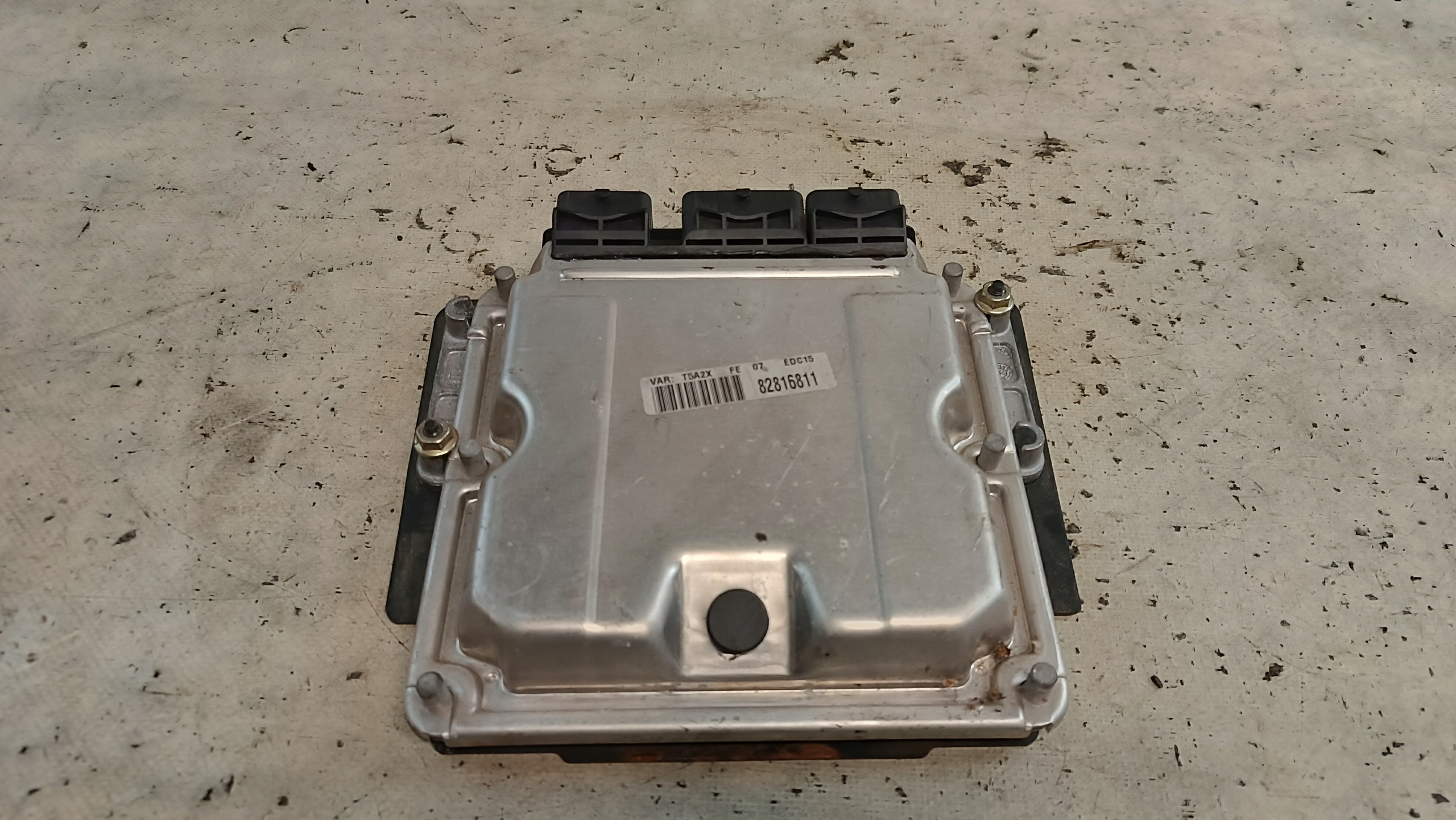 control unit of the engine PEUGEOT 307 BOSCH 0281010935