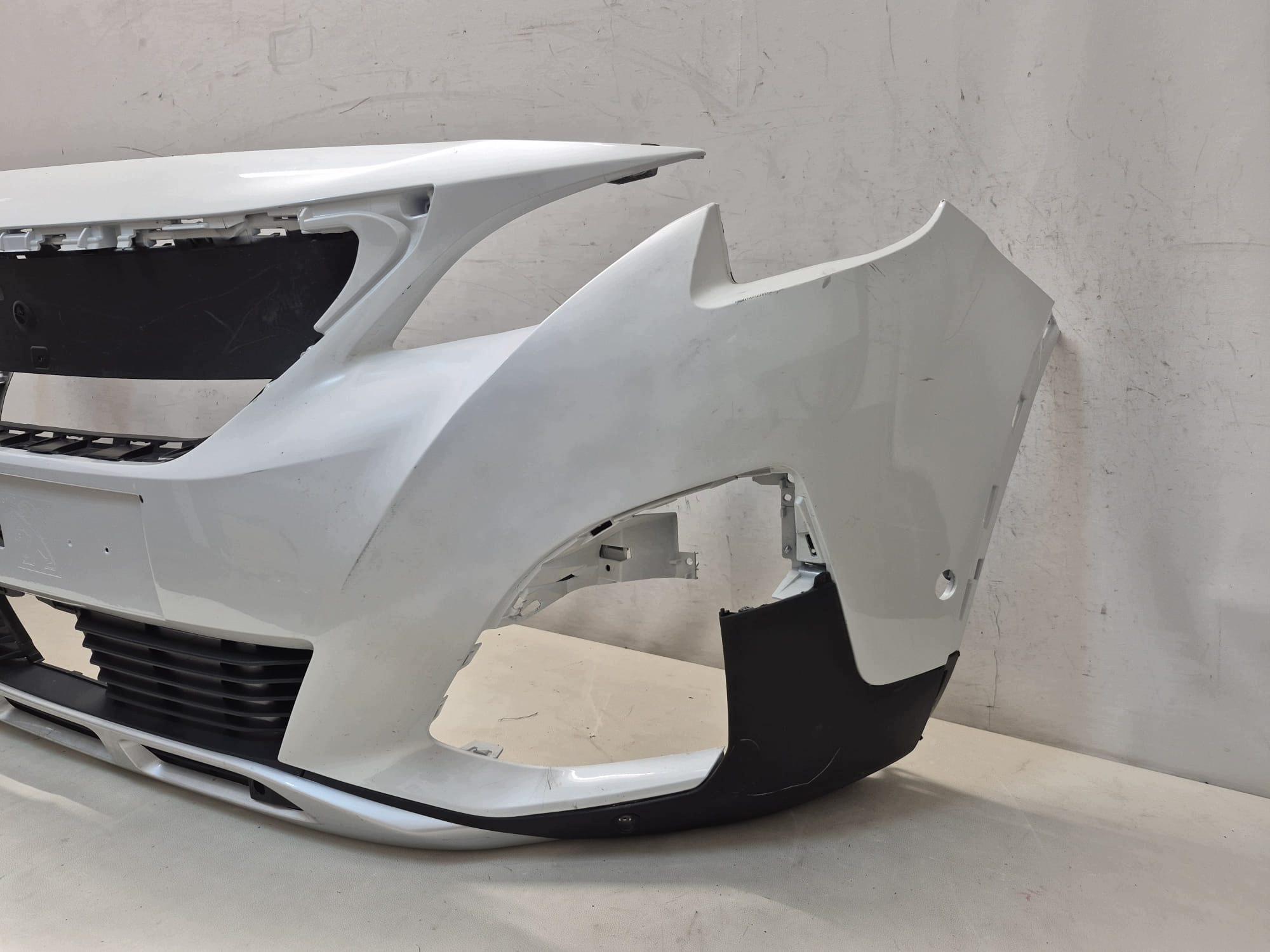 PEUGEOT 3008 5008 II 2 16- bumper front front PDC for FULL LED 9815499077