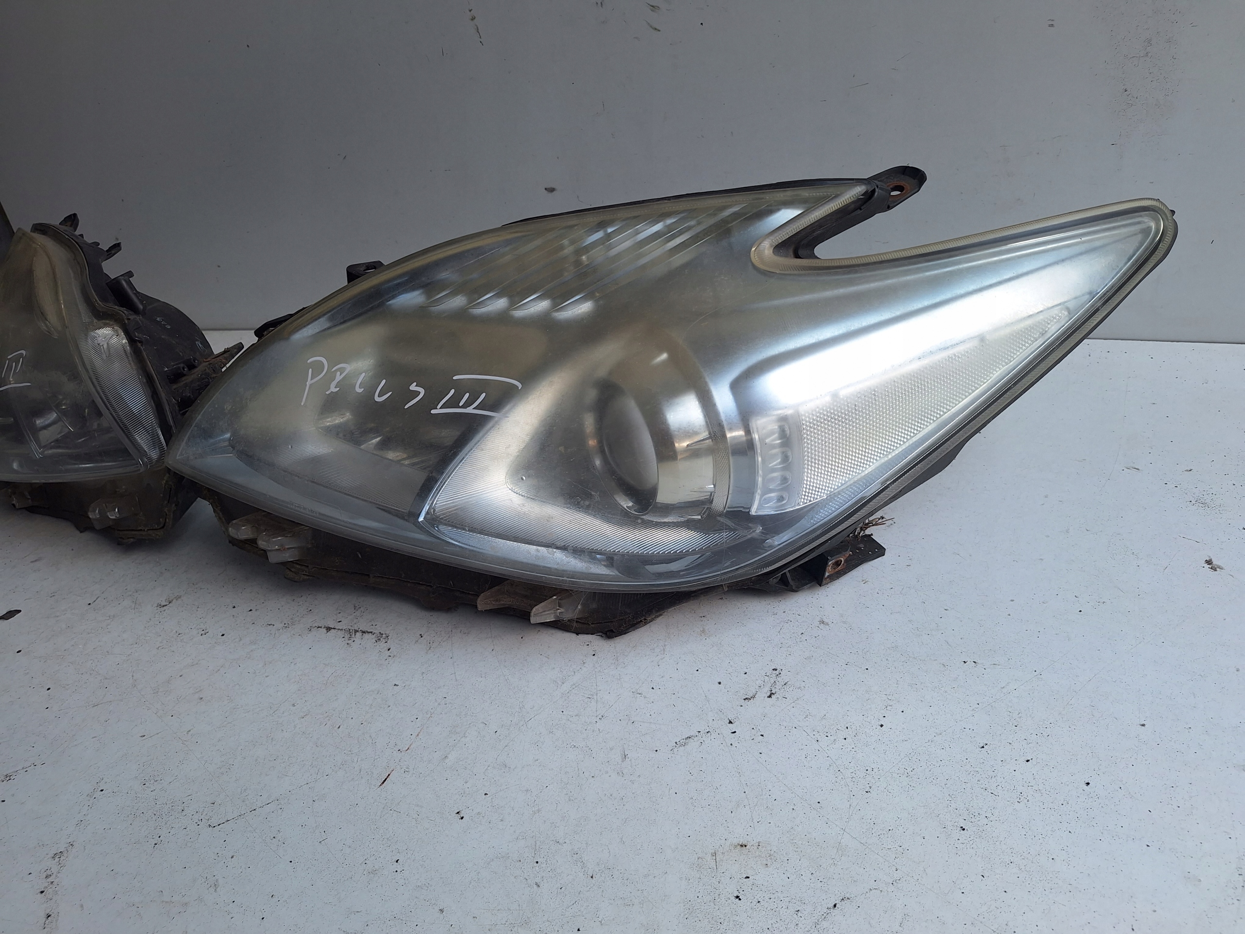 TOYOTA PRIUS III 09-12 light left UK