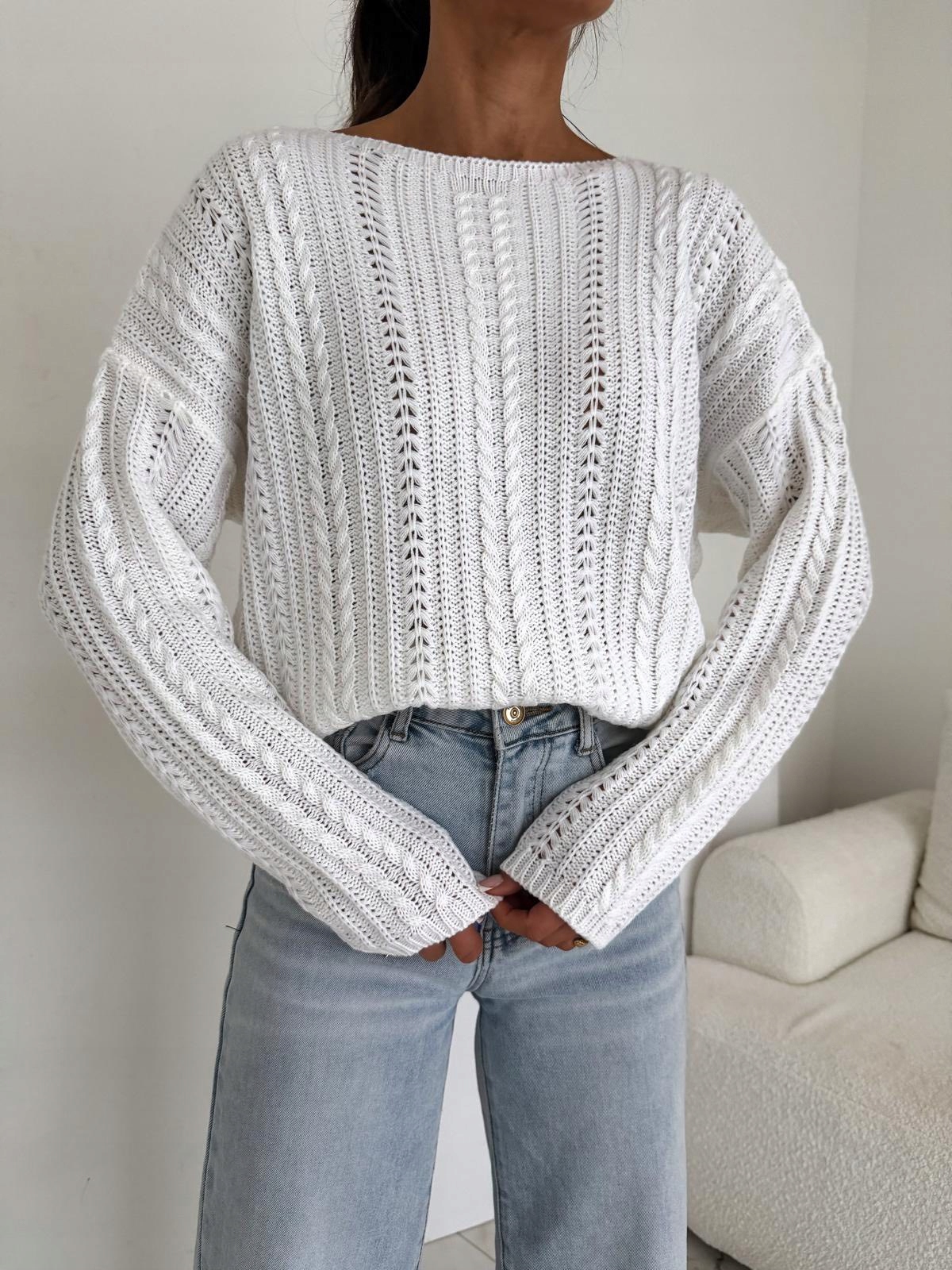 Volný Svetr S Ozdobnou Ažurovou Vazbou Aravelio, Bílý