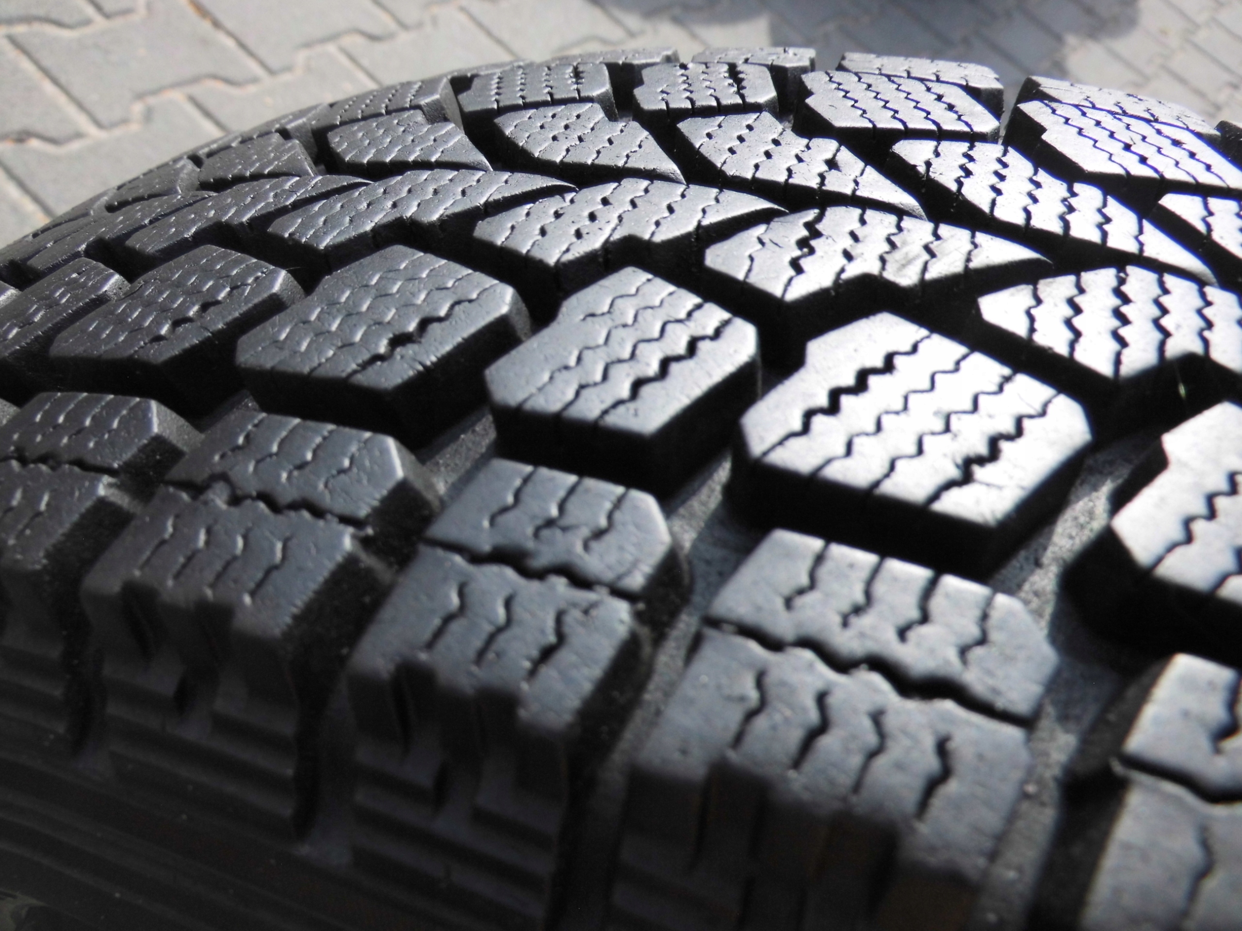 OPONY FALKEN LANDAIR/SL 175/80 16'' 91Q ZIMA Indeks nośności 91 - 615 kg