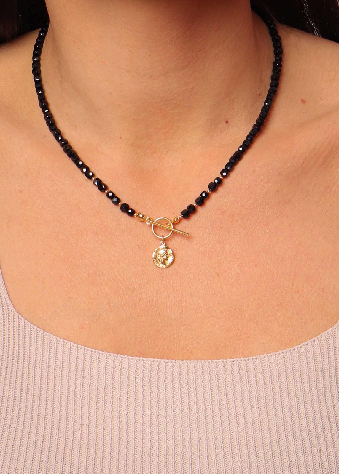 Náhrdelník s kostkou a přívěskem