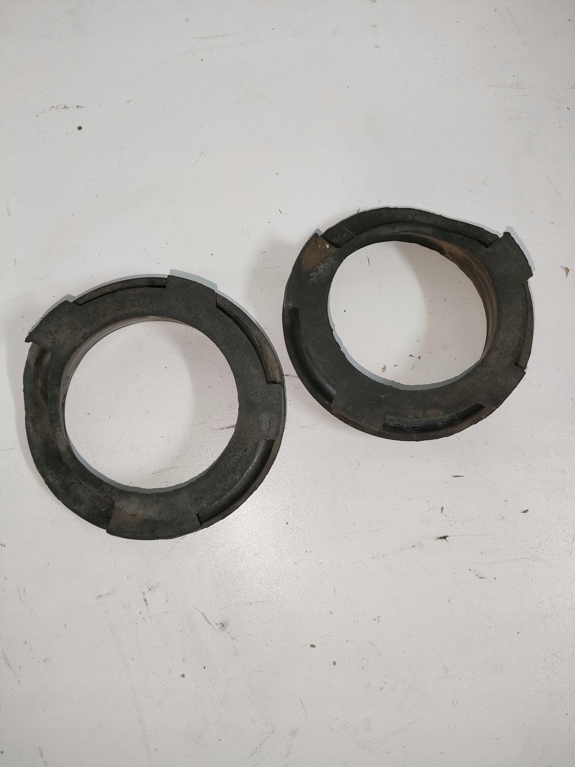 FIAT PANDA II 2 1.2 GUMY SPRĘŻYN ZAWIESZENIA TYŁ