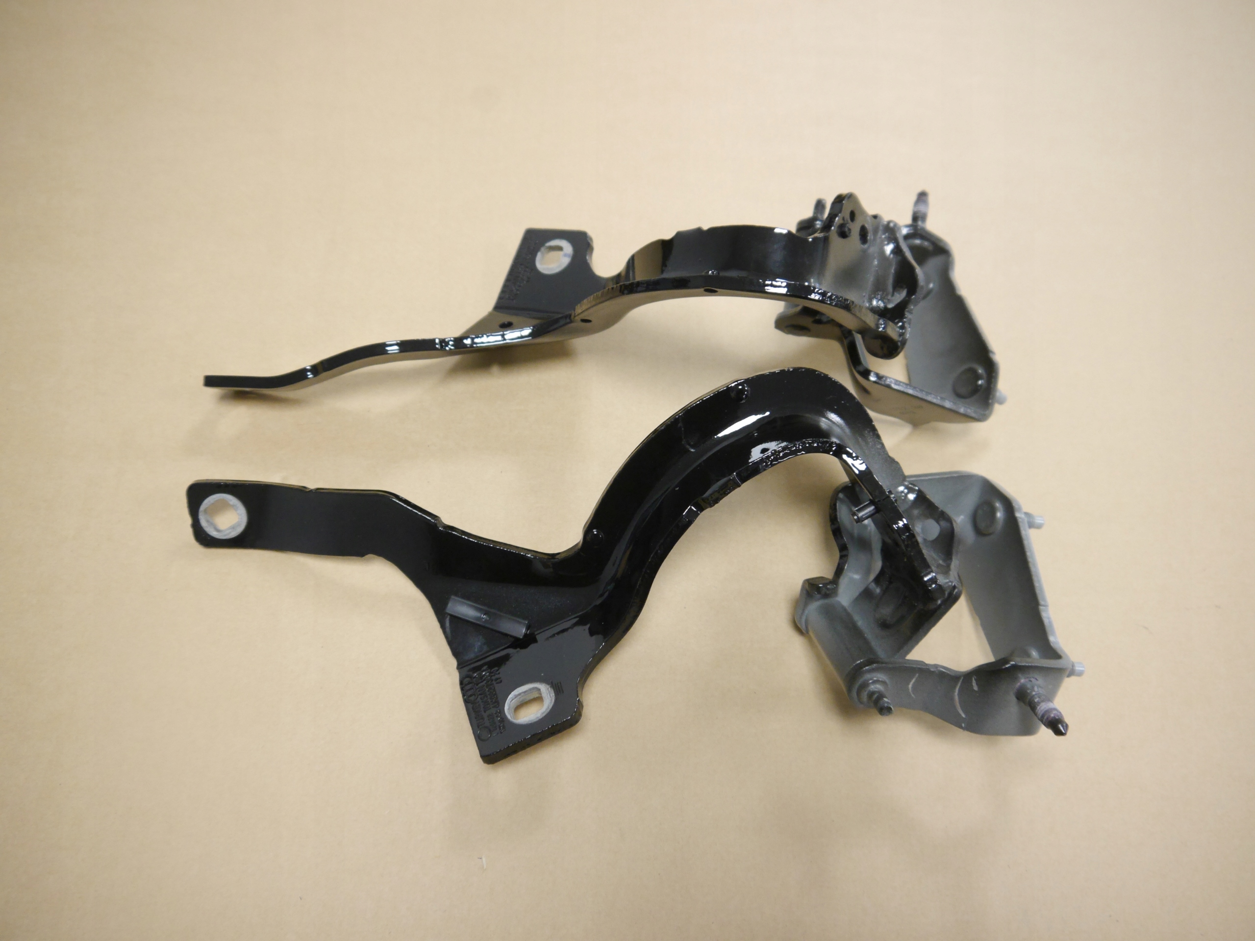 AUDI A6 C8 петлі заслінки задні 4k9827300a 4k9827299a