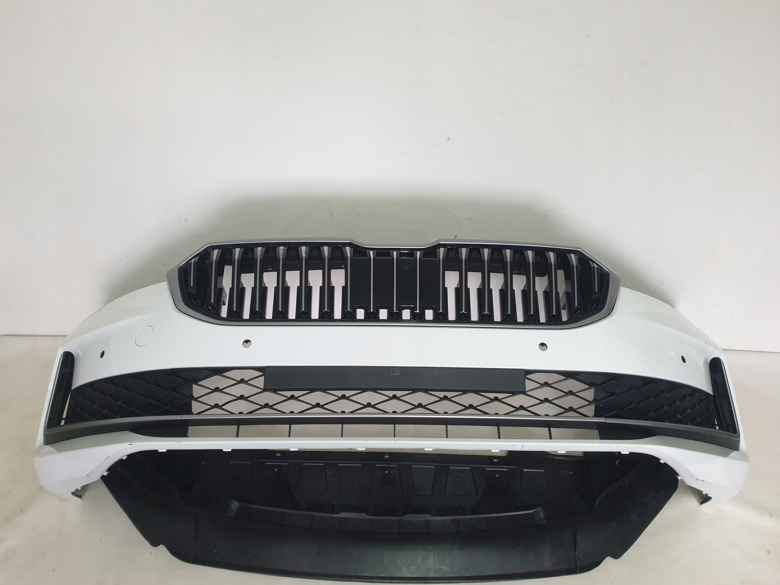 SKODA SUPERB IV 3P0 23-> bumper front front 4 x PDC cover 3P0807221