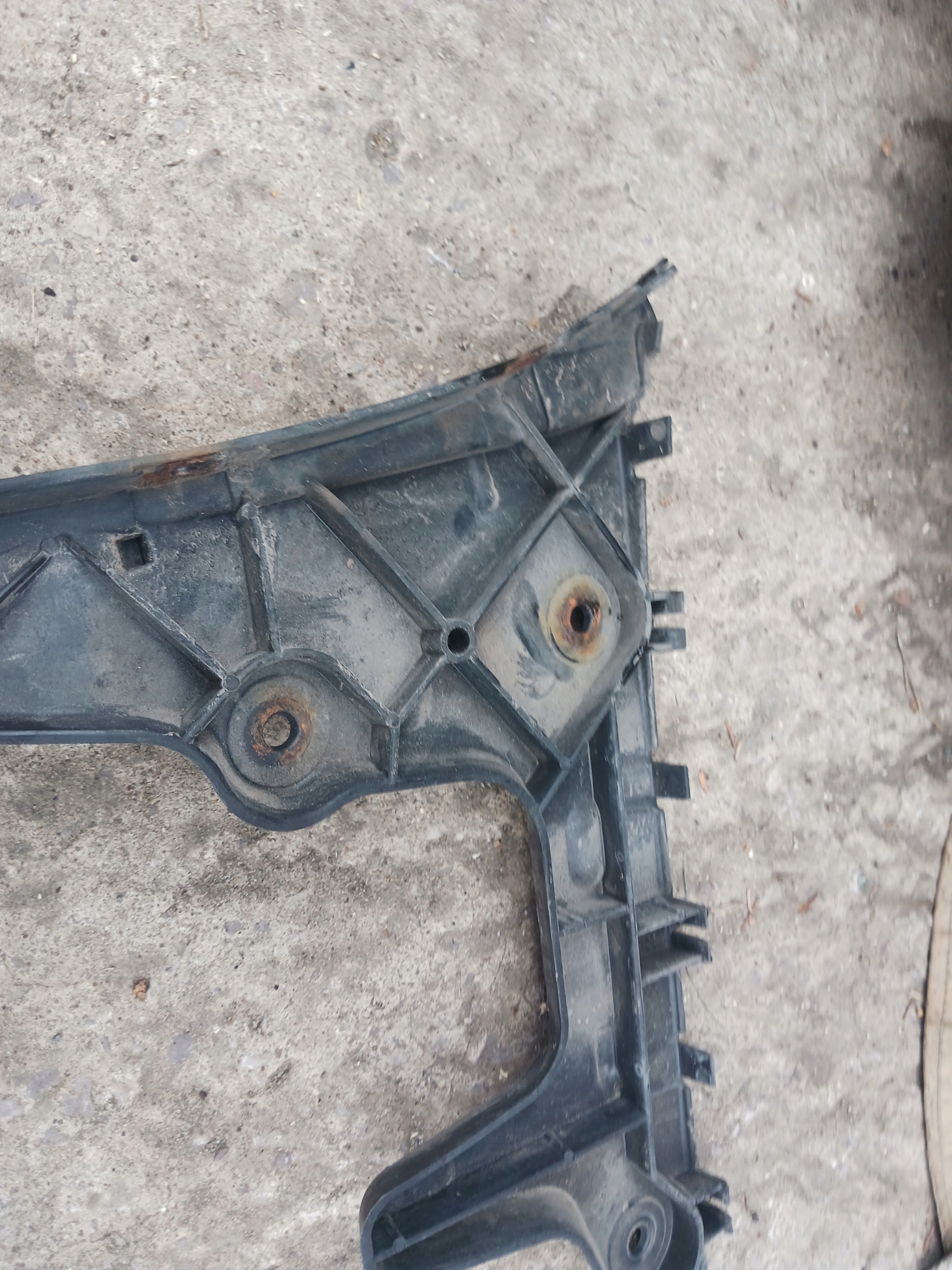 bumper bracket left rear part Audi A6 C6 kombi 4f9807453