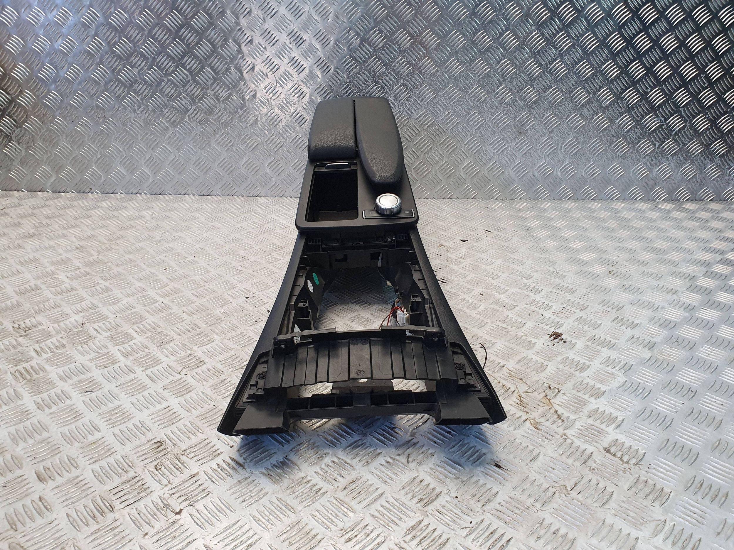 TUNEL armrest control panel EU A2046800150 MERCEDES GLK X204 W204