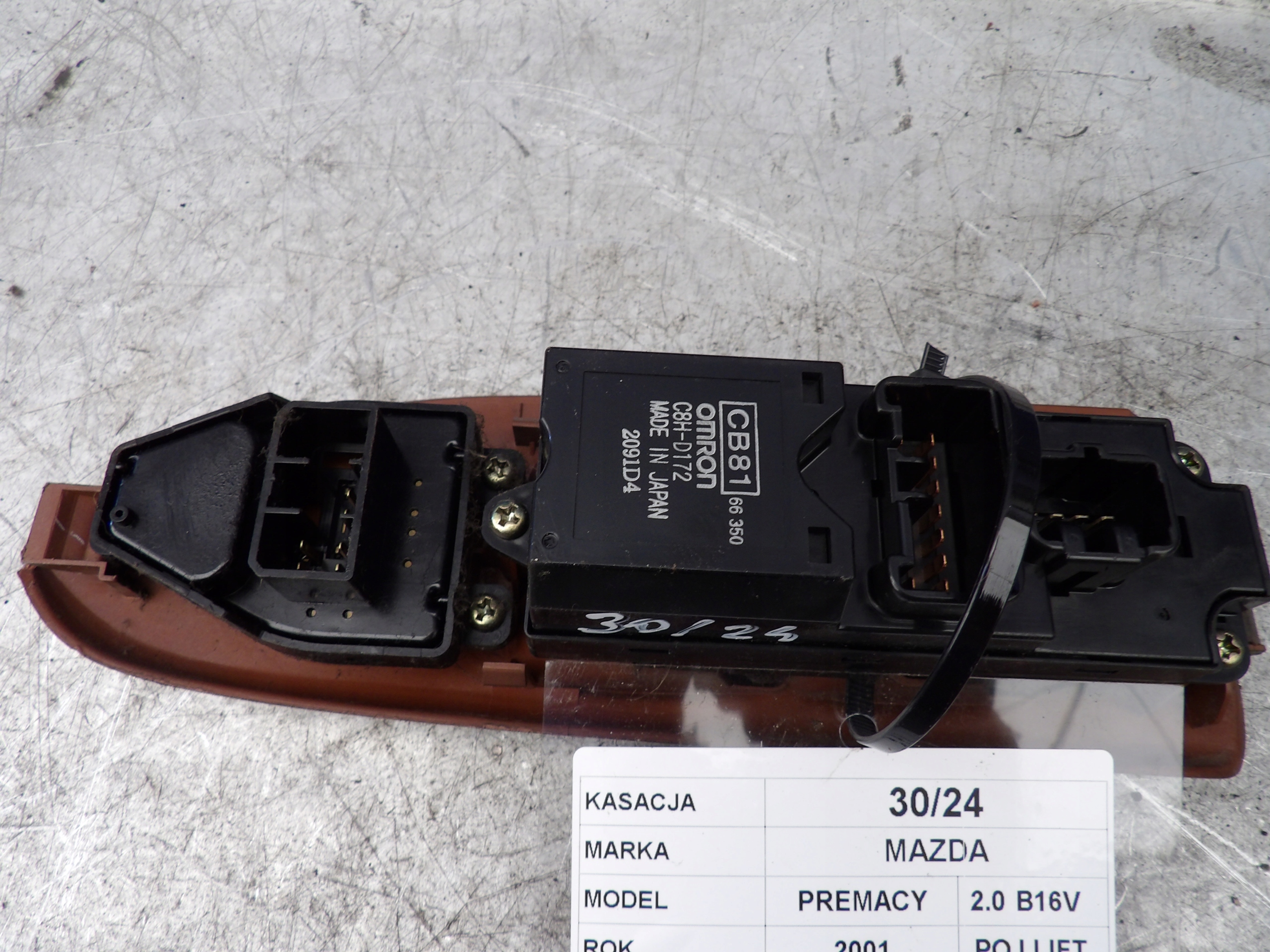 Mazda Premacy panel vitre lift C8H-D172 CB81 66350