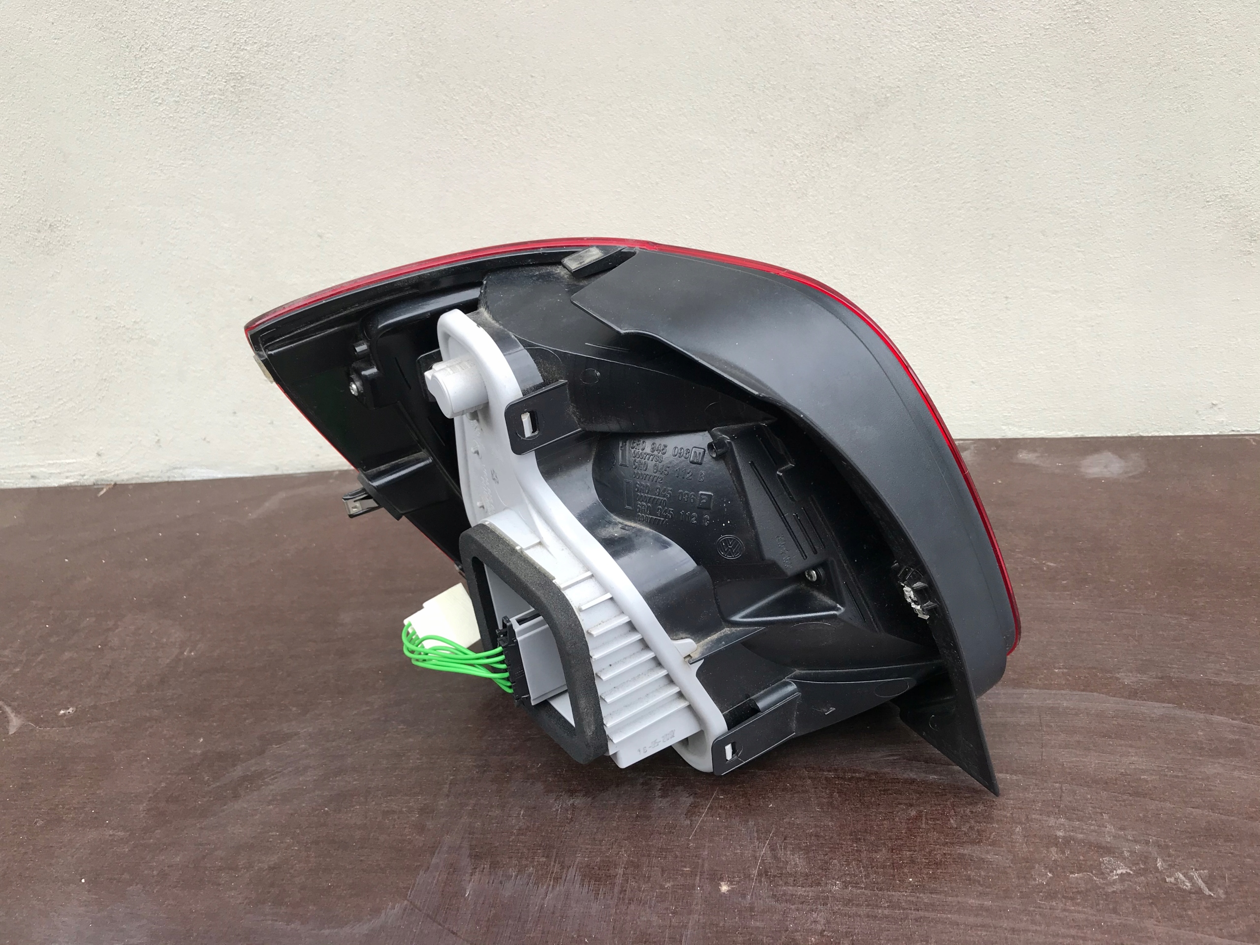 LAMPA PRAWY TYŁ VW POLO 6R0945096N 6R0945112B Typ samochodu Samochody osobowe